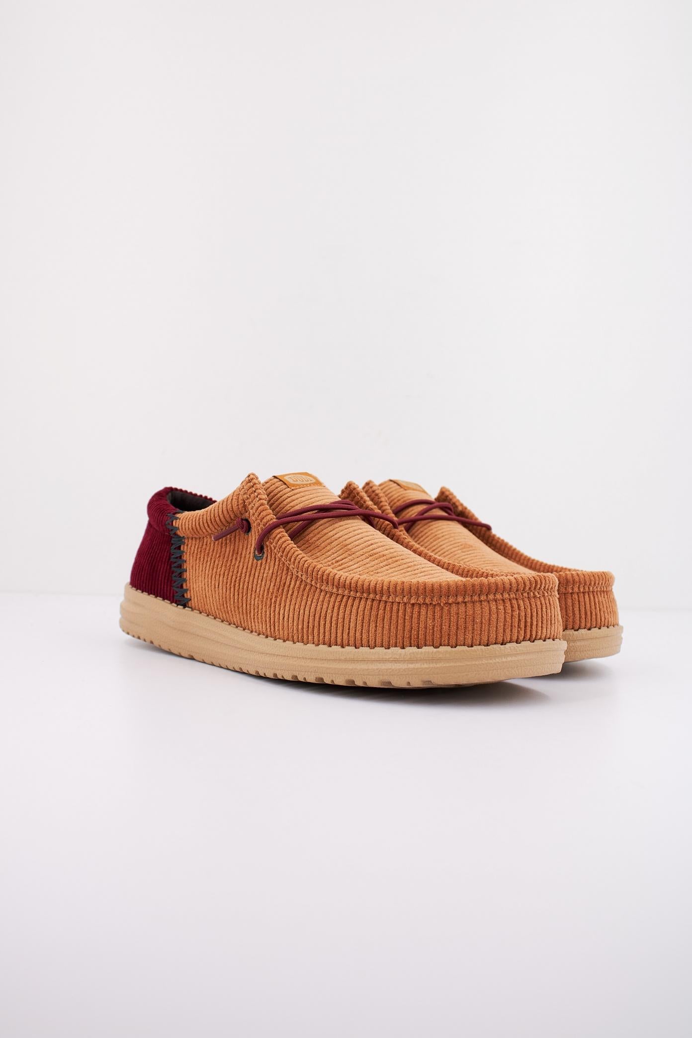 HEY DUDE WALLY FUNK CORDUROY en color MARRON  (2)