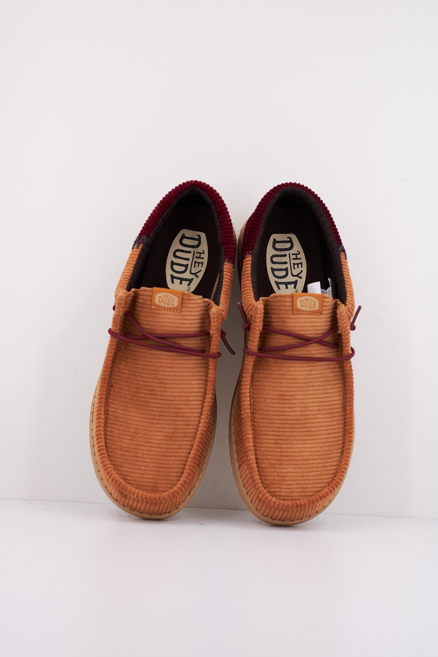 HEY DUDE WALLY FUNK CORDUROY en color MARRON  (3)