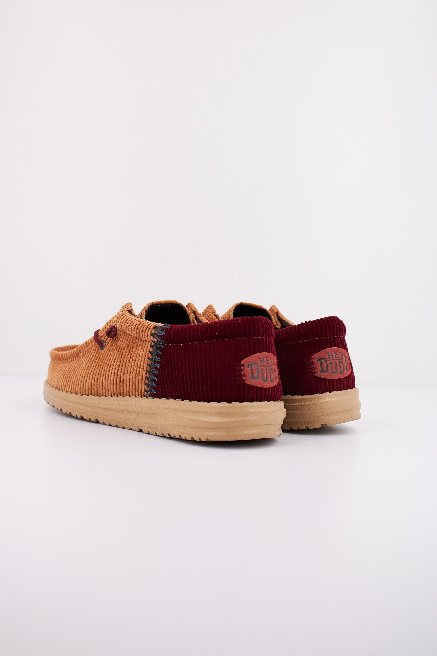 HEY DUDE WALLY FUNK CORDUROY en color MARRON  (4)