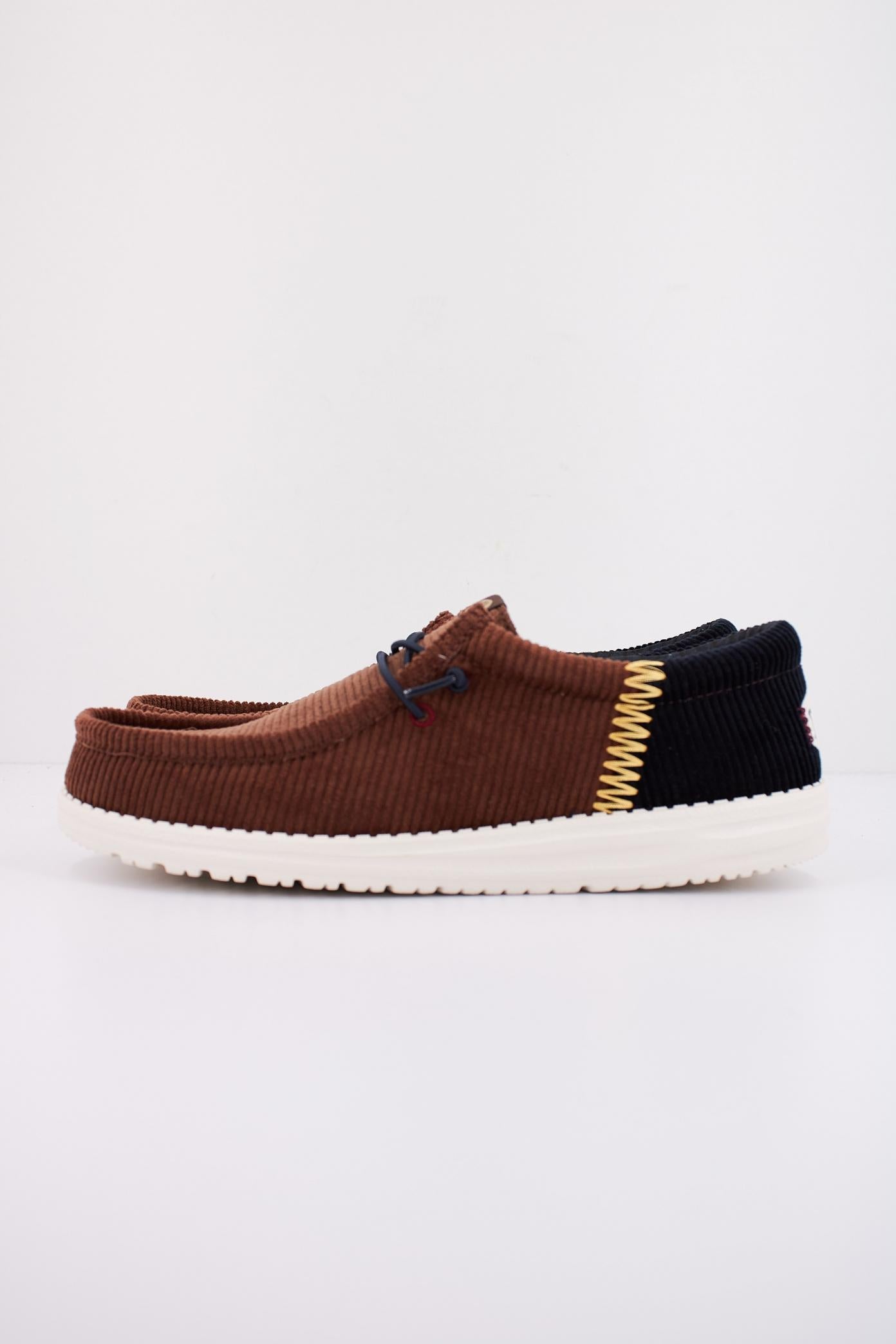 HEY DUDE WALLY FUNK CORDUROY en color MARRON  (1)