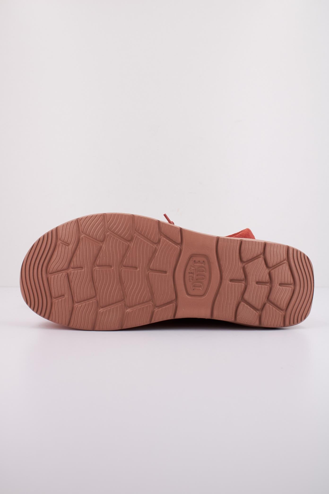 HEY DUDE WALLY X SUEDE en color ROJO  (5)