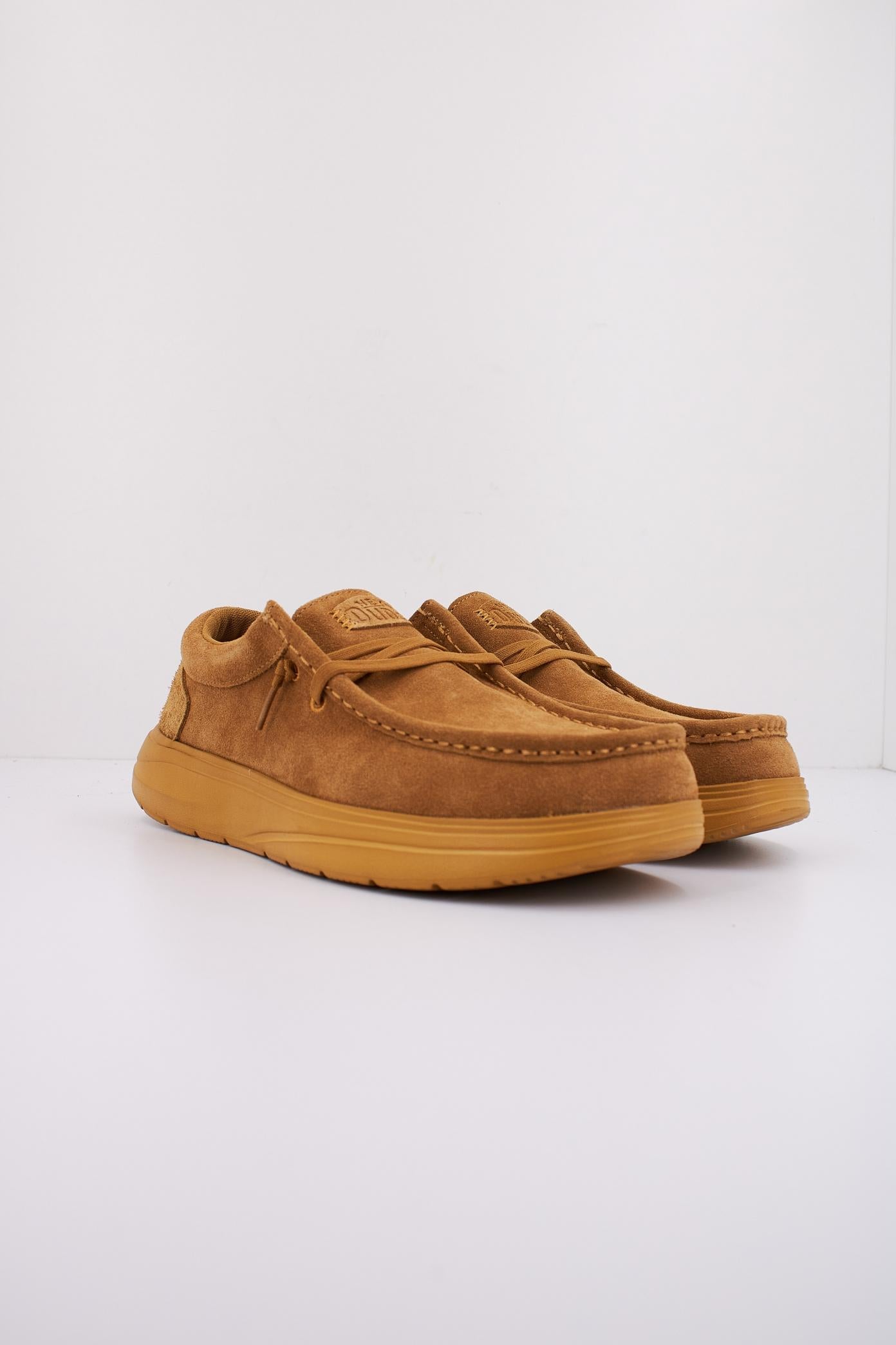 HEY DUDE WALLY X SUEDE en color AMARILLO  (2)
