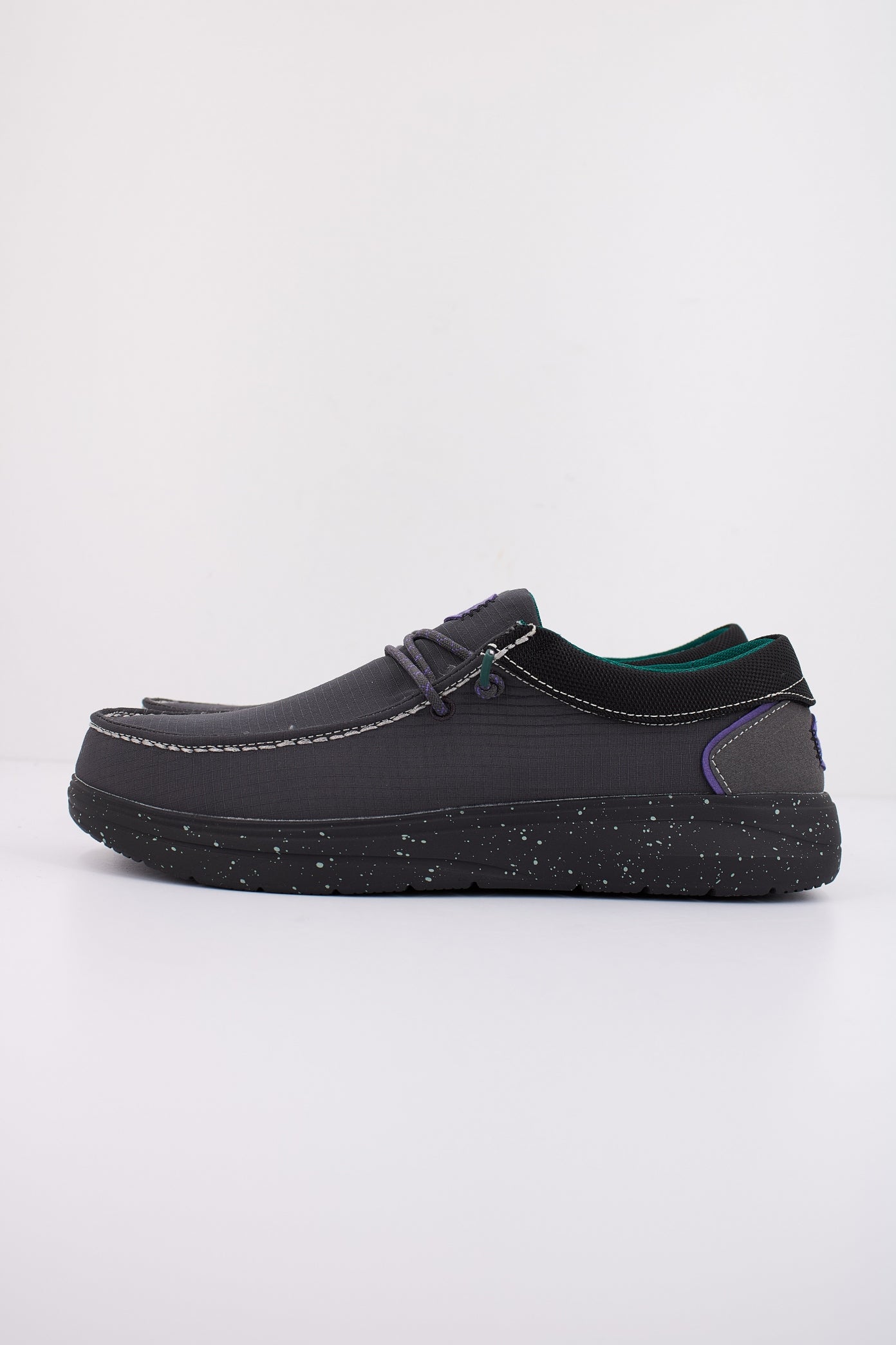 HEY DUDE WALLY X HYPE en color GRIS  (1)