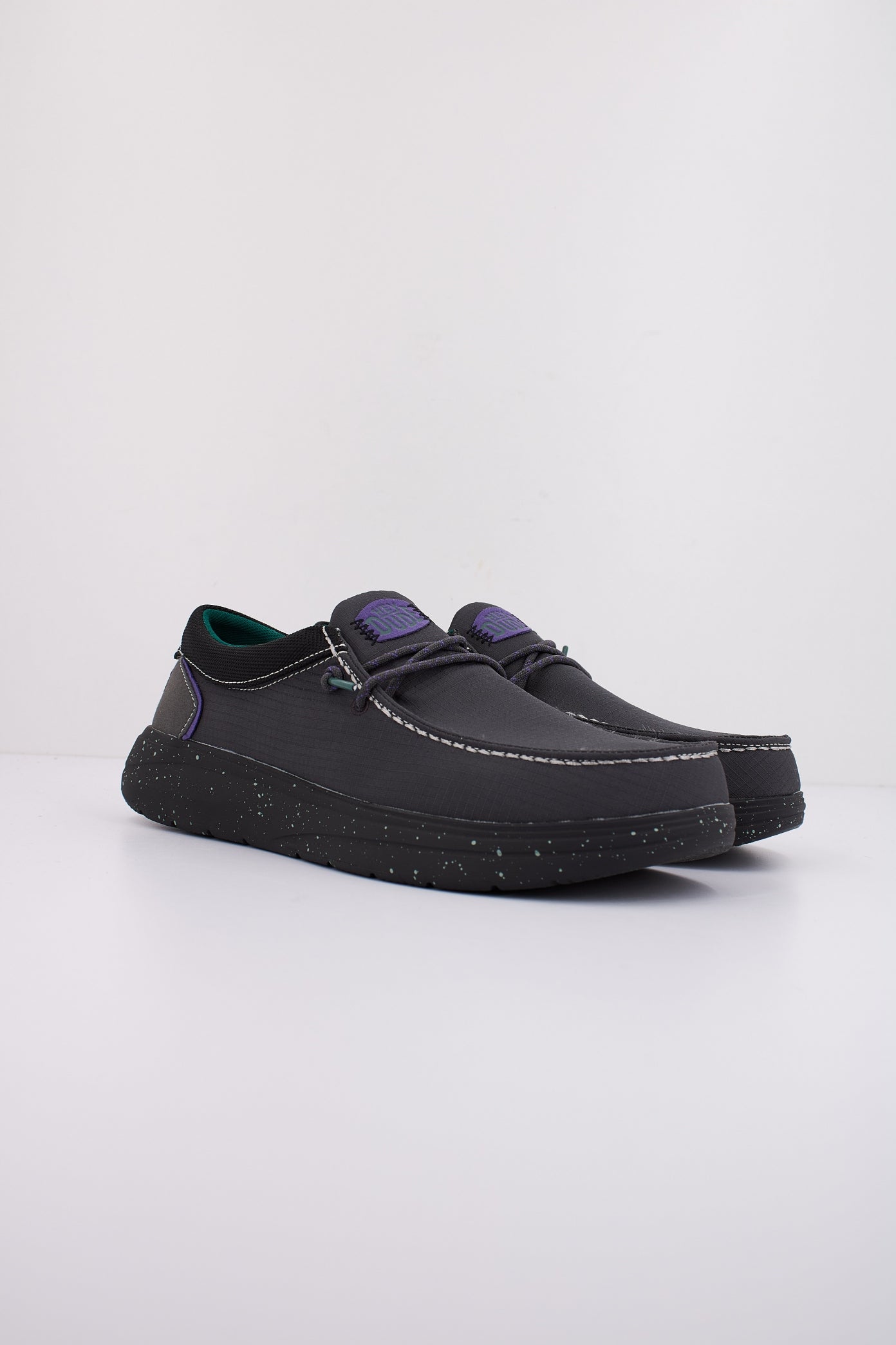 HEY DUDE WALLY X HYPE en color GRIS  (2)