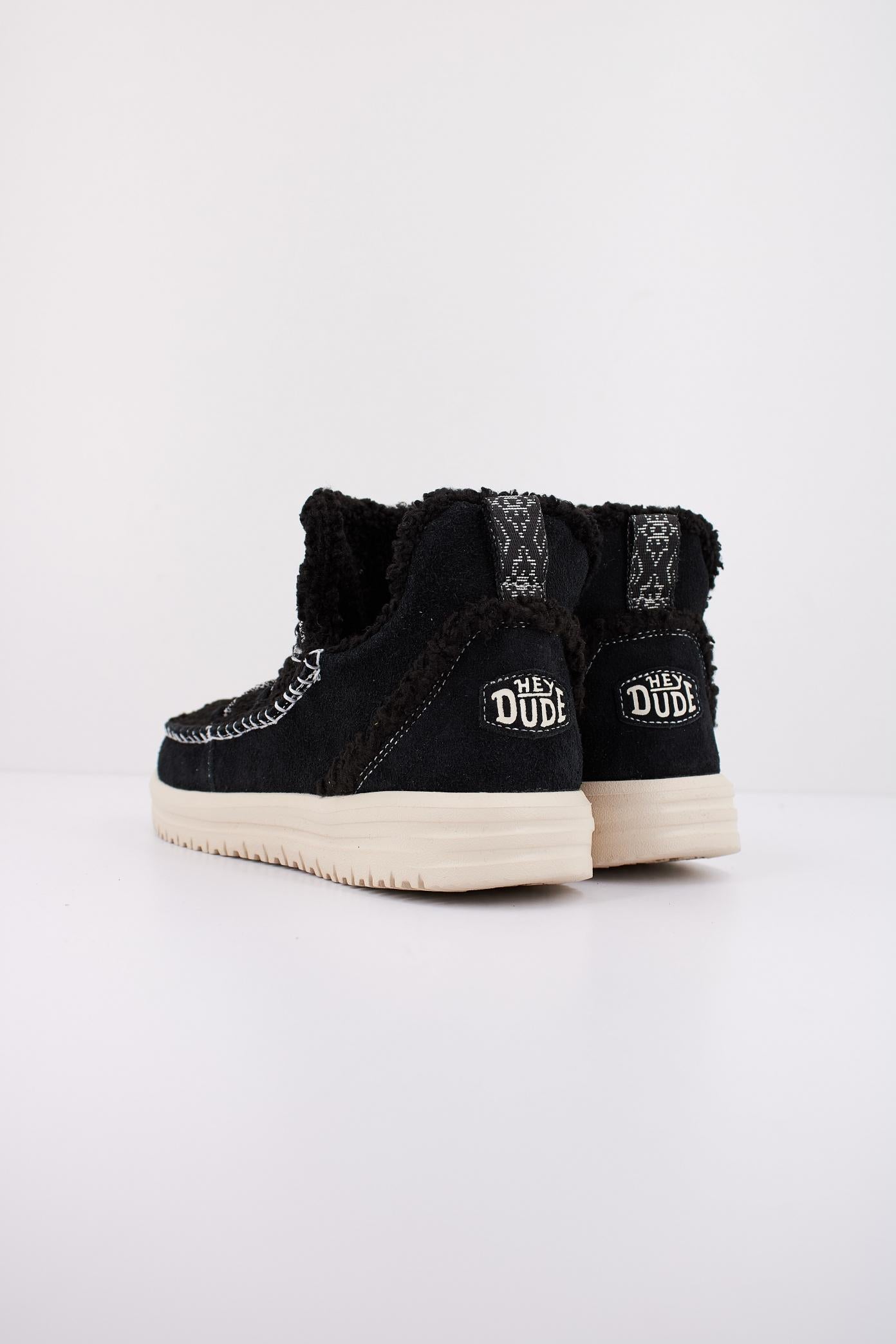 HEY DUDE CAMDEN SUEDE COZY en color NEGRO  (4)