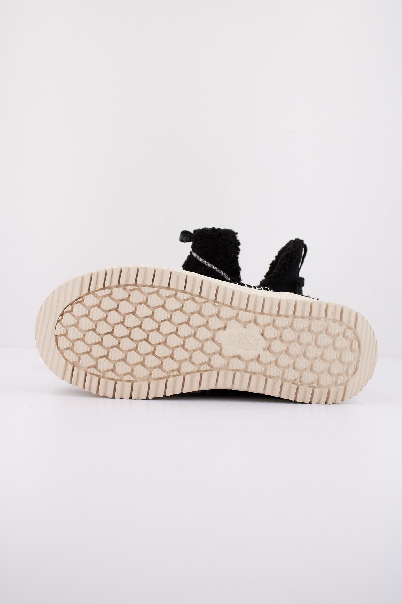 HEY DUDE CAMDEN SUEDE COZY en color NEGRO  (5)