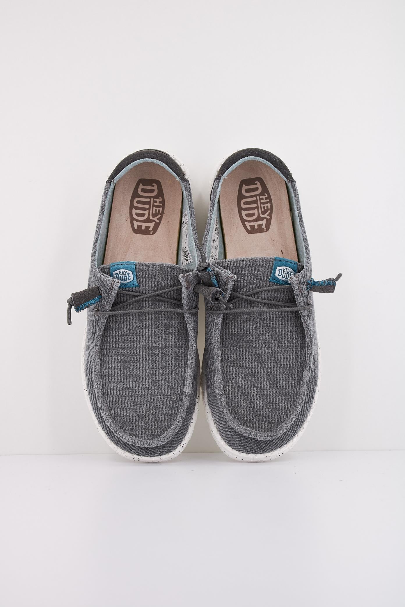 HEY DUDE WAVE CORDUROY en color GRIS  (3)