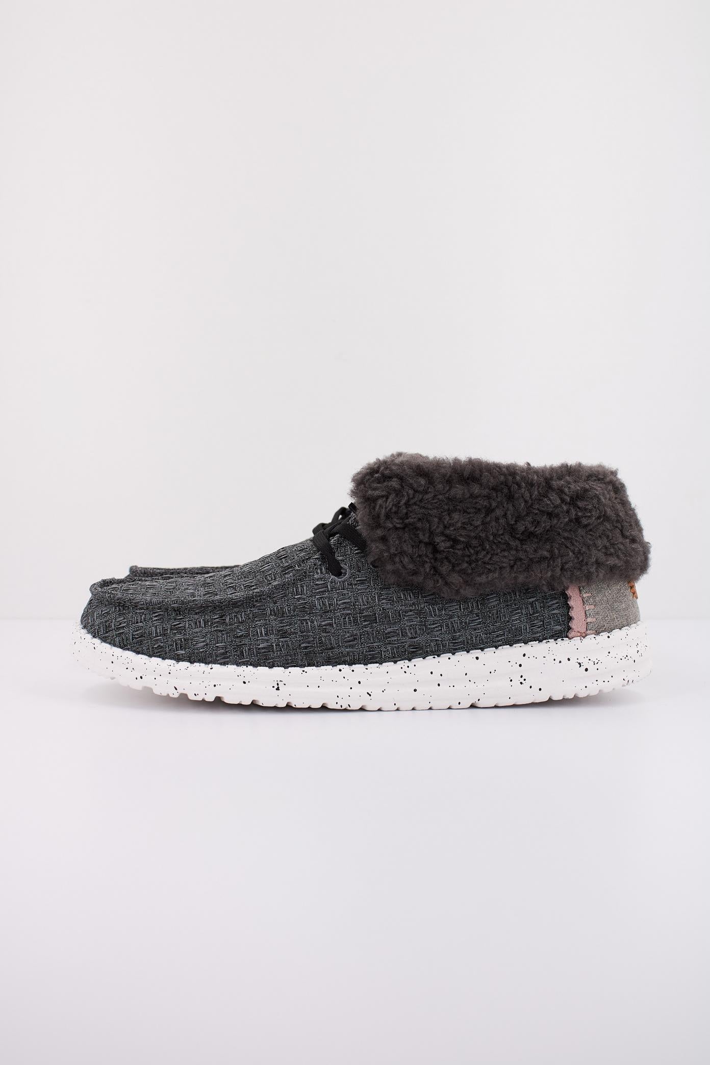 HEY DUDE WENDY FOLD STITCH COZY en color GRIS  (1)