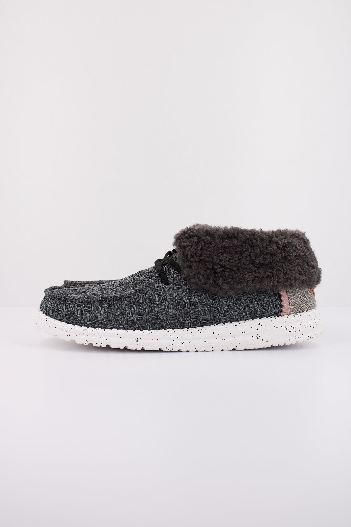 HEY DUDE WENDY FOLD STITCH COZY en color GRIS  (1)