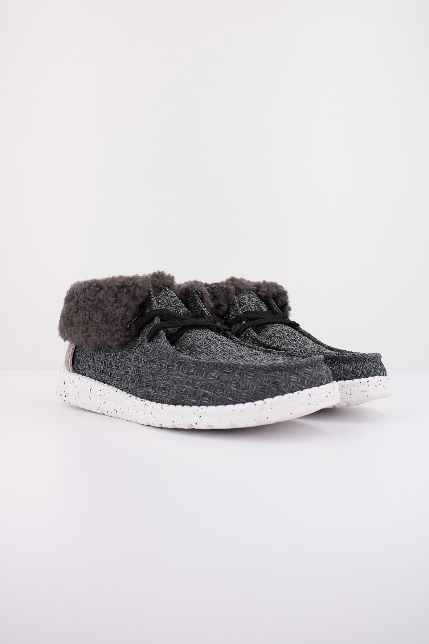HEY DUDE WENDY FOLD STITCH COZY en color GRIS  (2)