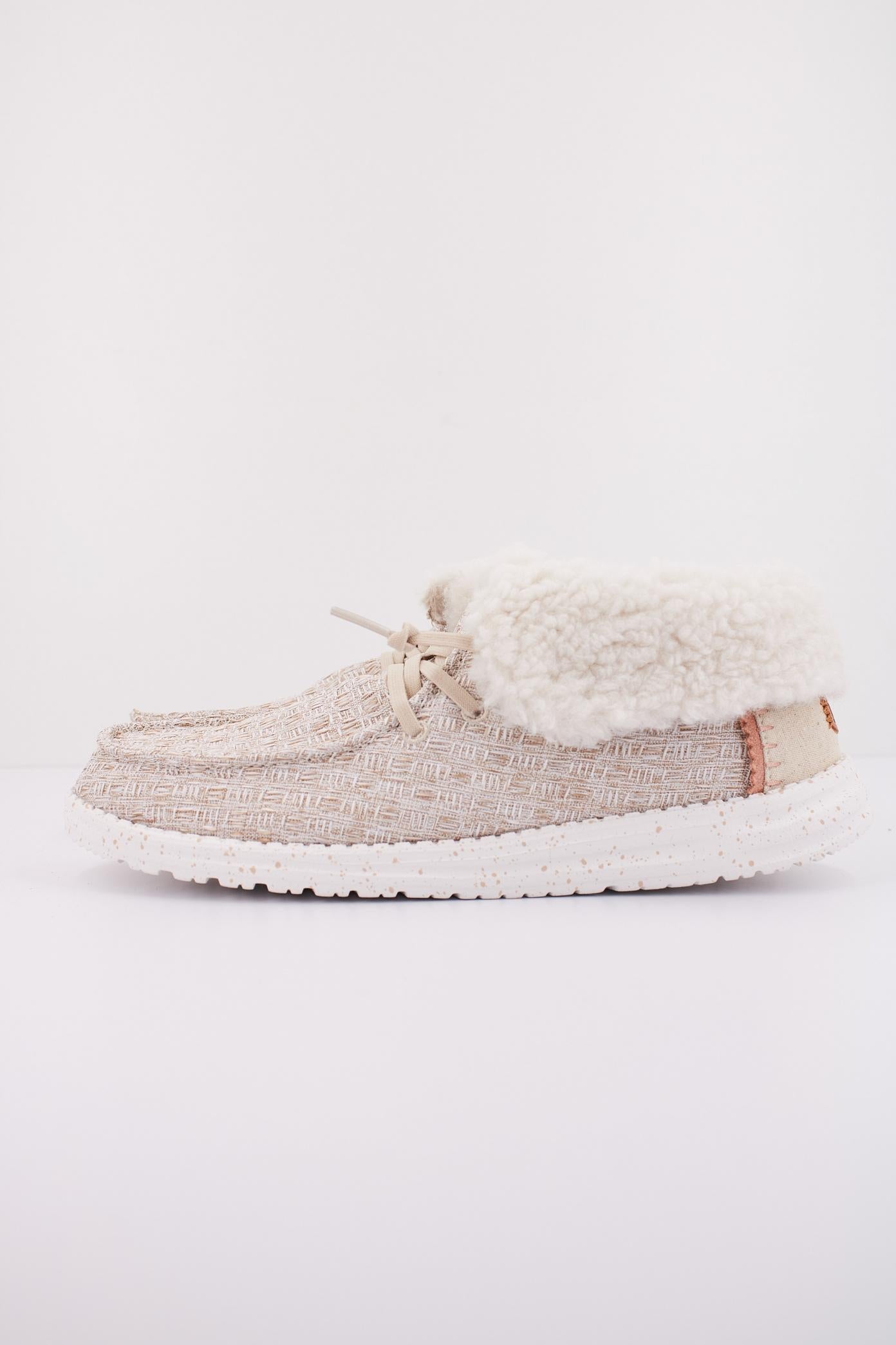 HEY DUDE WENDY FOLD STITCH COZY en color BEIS  (1)