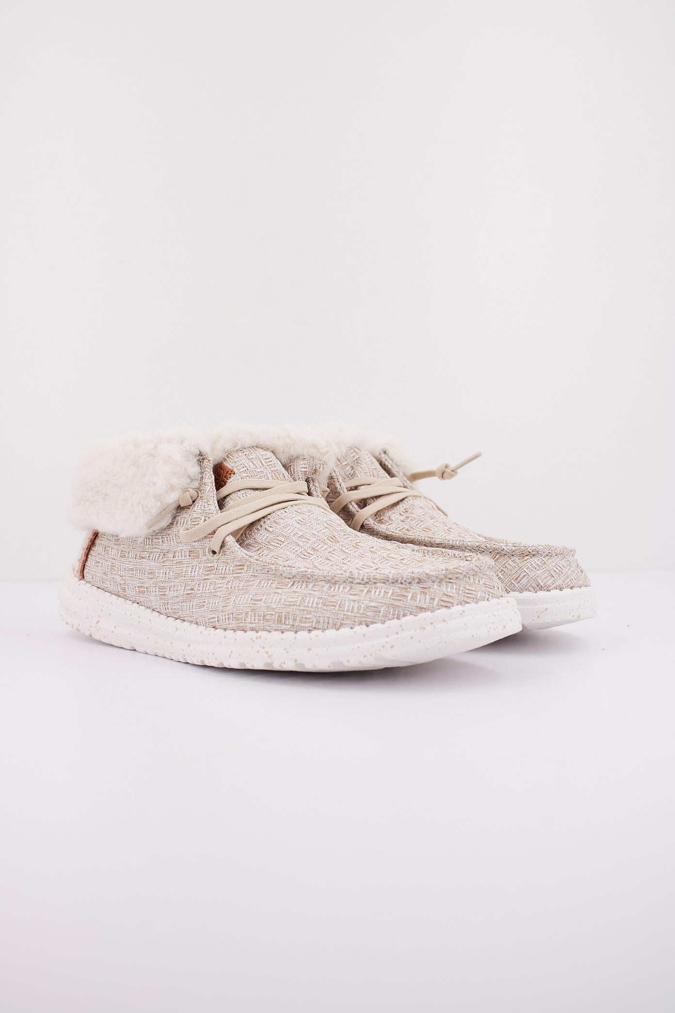 HEY DUDE WENDY FOLD STITCH COZY en color BEIS  (2)