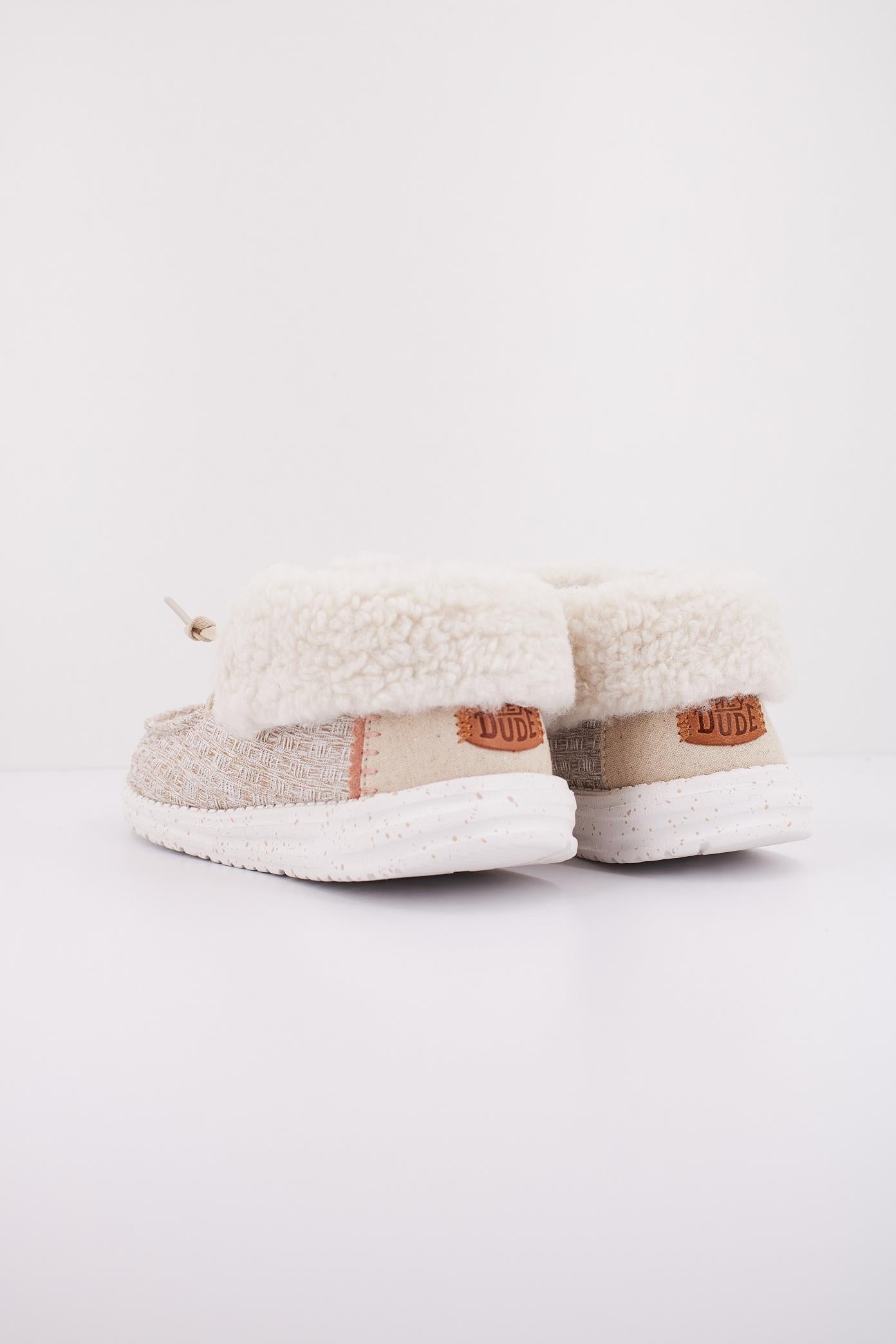 HEY DUDE WENDY FOLD STITCH COZY en color BEIS  (4)