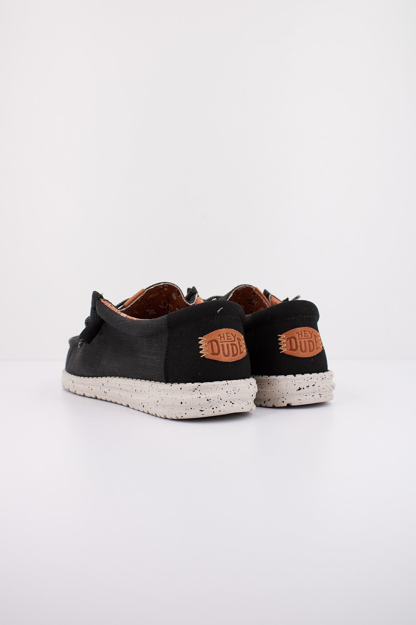 HEY DUDE WALLY WASHED CANVAS en color NEGRO  (4)