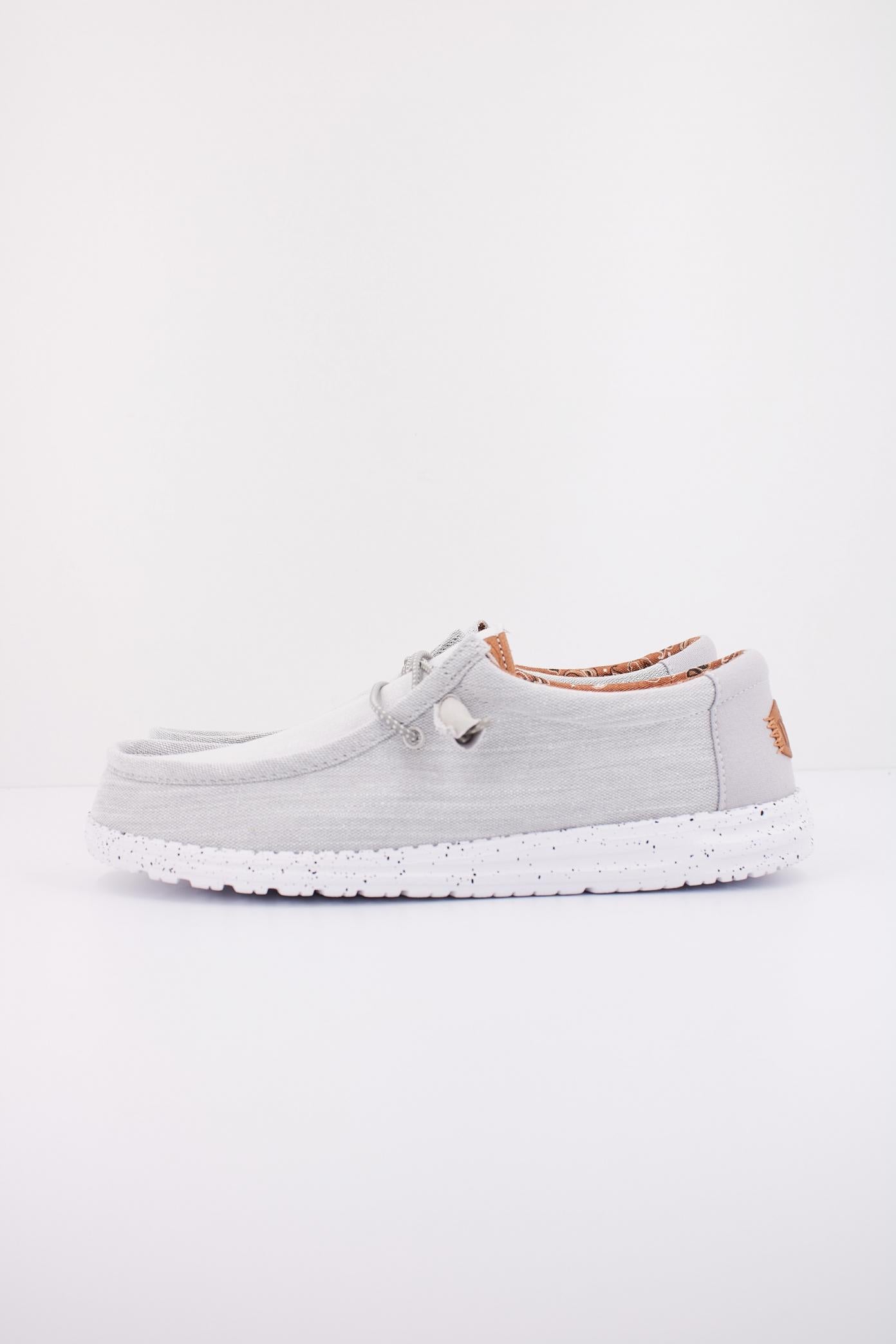 HEY DUDE WALLY WASHED CANVAS en color GRIS  (1)