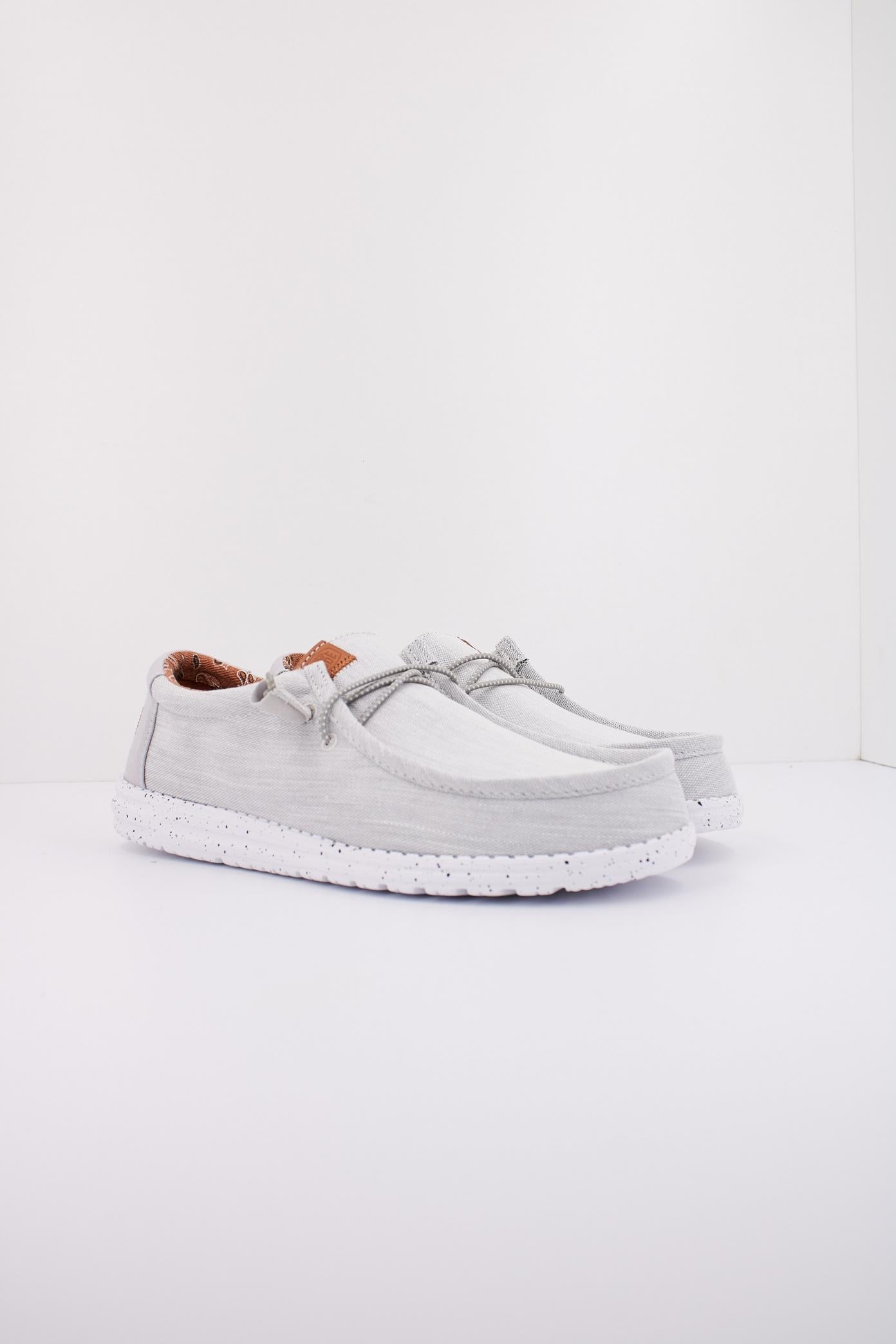 HEY DUDE WALLY WASHED CANVAS en color GRIS  (2)