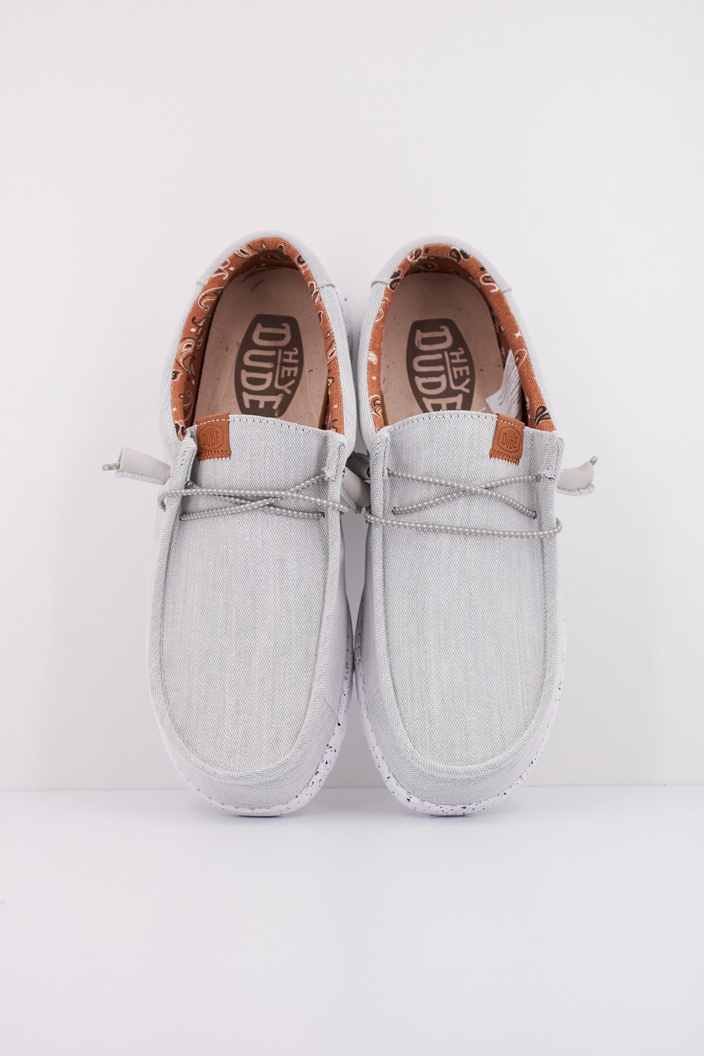 HEY DUDE WALLY WASHED CANVAS en color GRIS  (3)