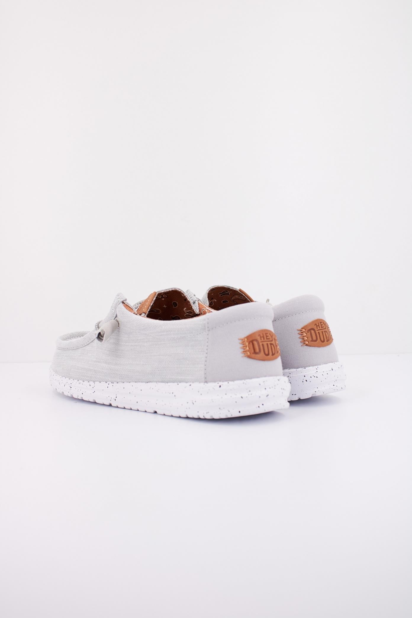 HEY DUDE WALLY WASHED CANVAS en color GRIS  (4)
