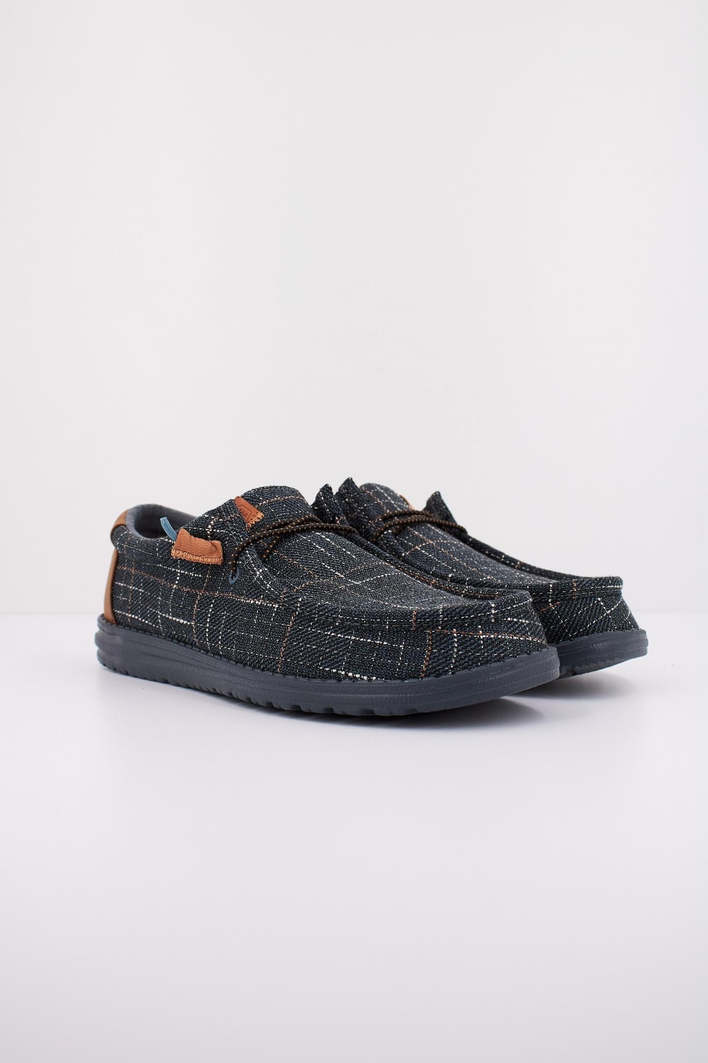 HEY DUDE WALLY PLAID en color AZUL  (2)