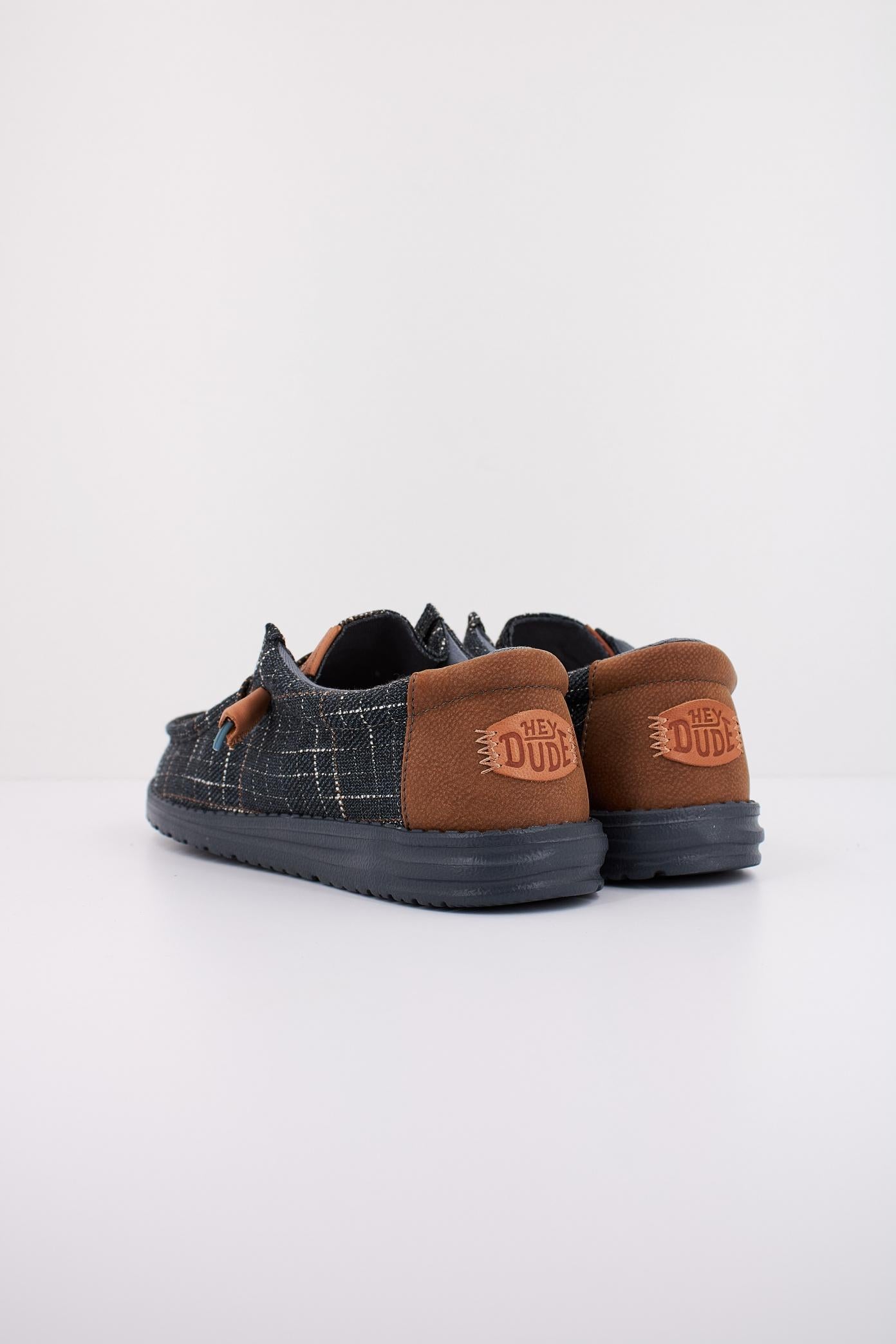 HEY DUDE WALLY PLAID en color AZUL  (4)