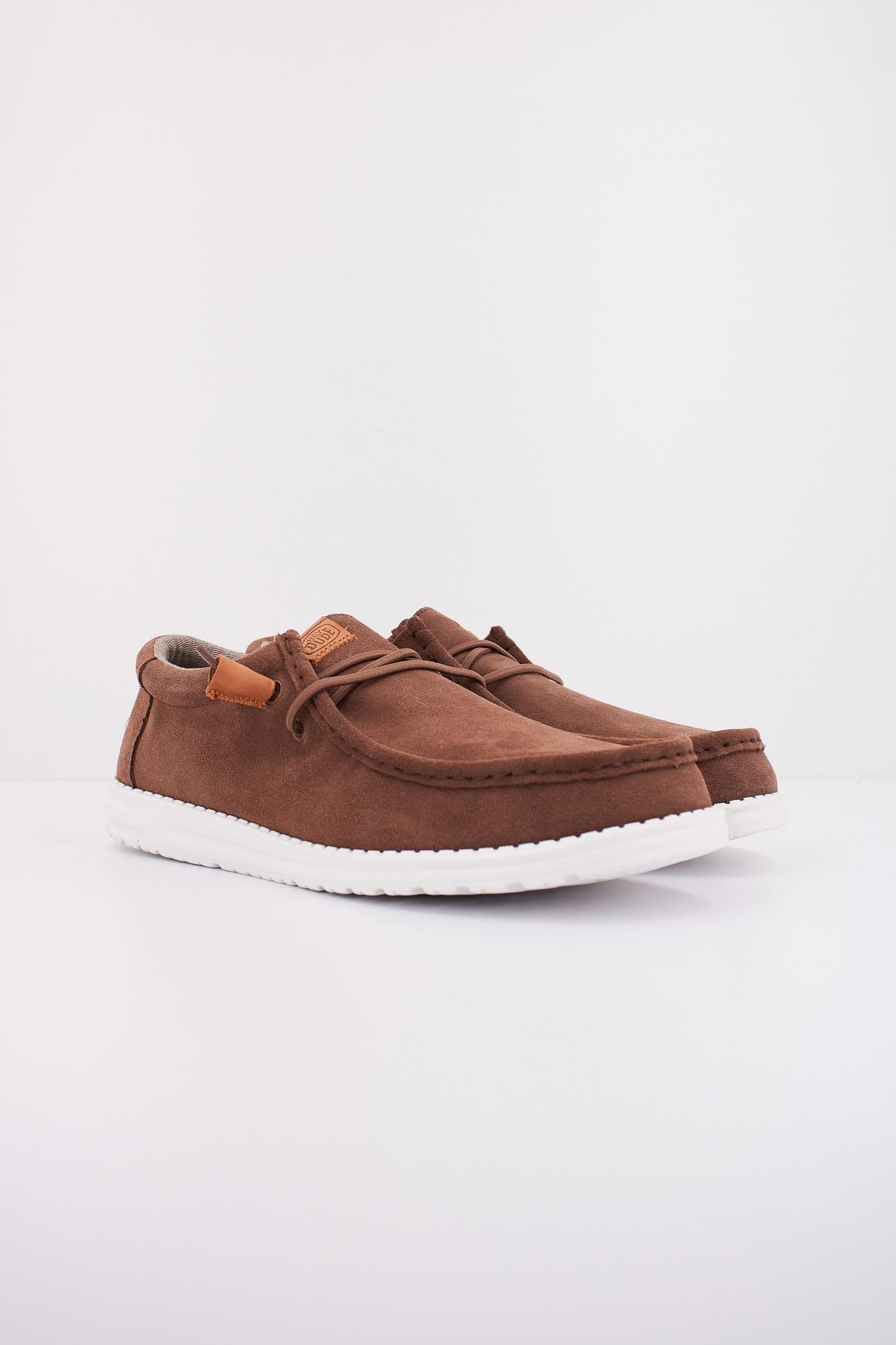 HEY DUDE CRAFT SUEDE en color MARRON  (2)