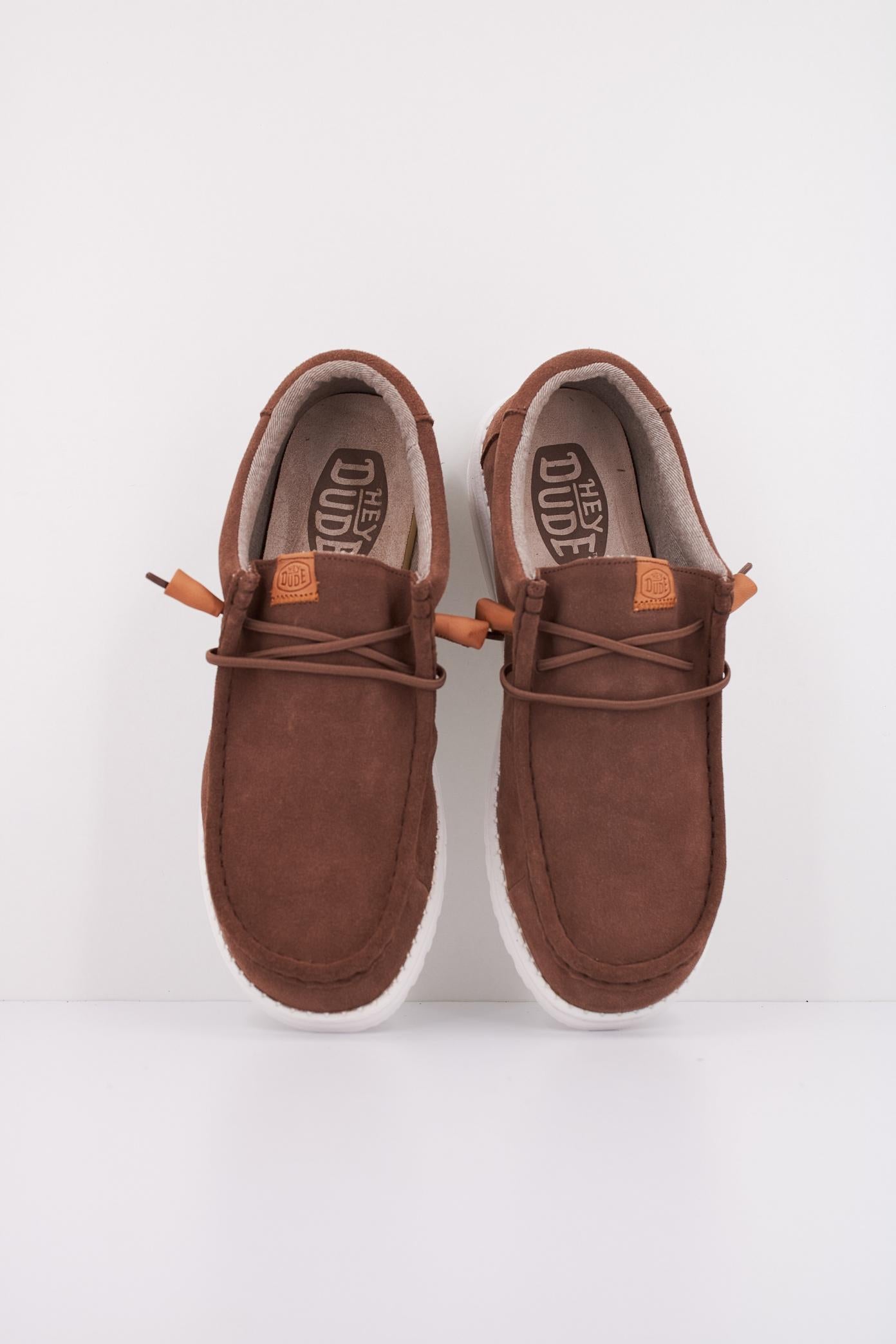 HEY DUDE CRAFT SUEDE en color MARRON  (3)