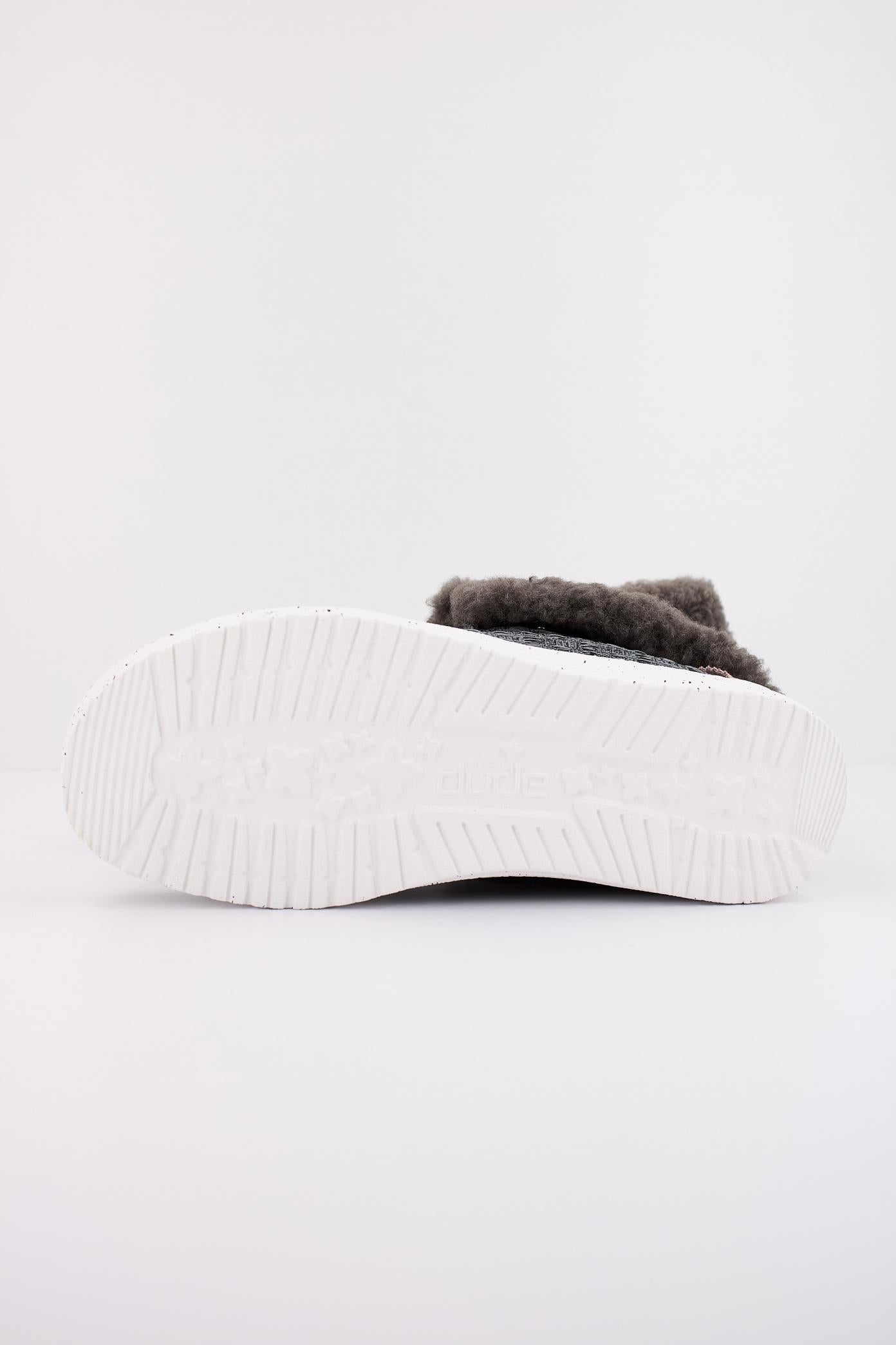 HEY DUDE BAJO WENDY STITCH COZY en color NEGRO  (5)