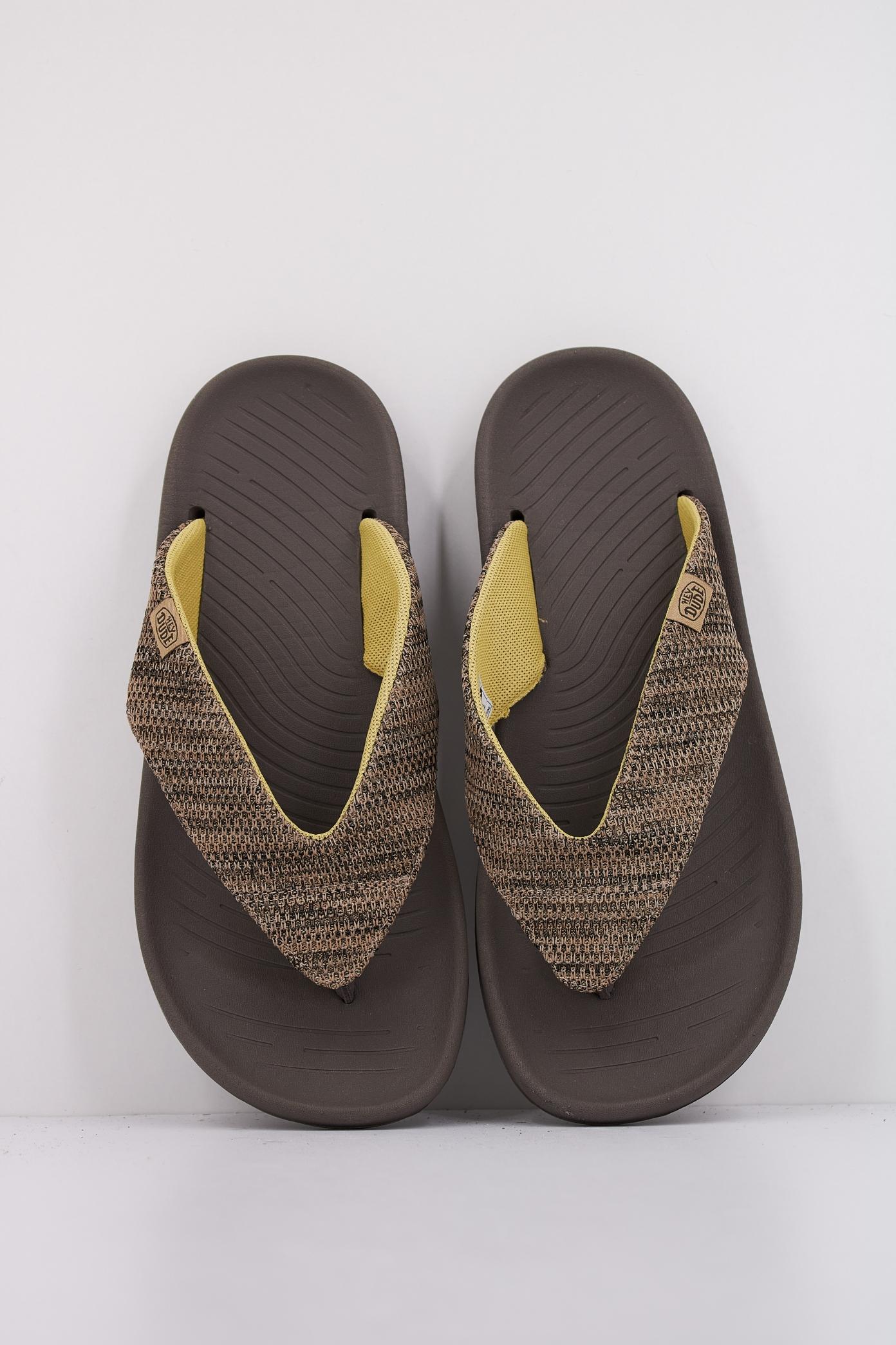 HEY DUDE MILO en color MARRON CLARO  (3)
