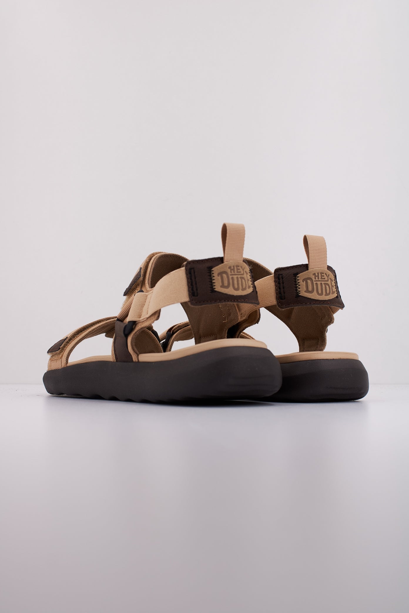 HEY DUDE PHOENIX en color MARRON CLARO  (4)