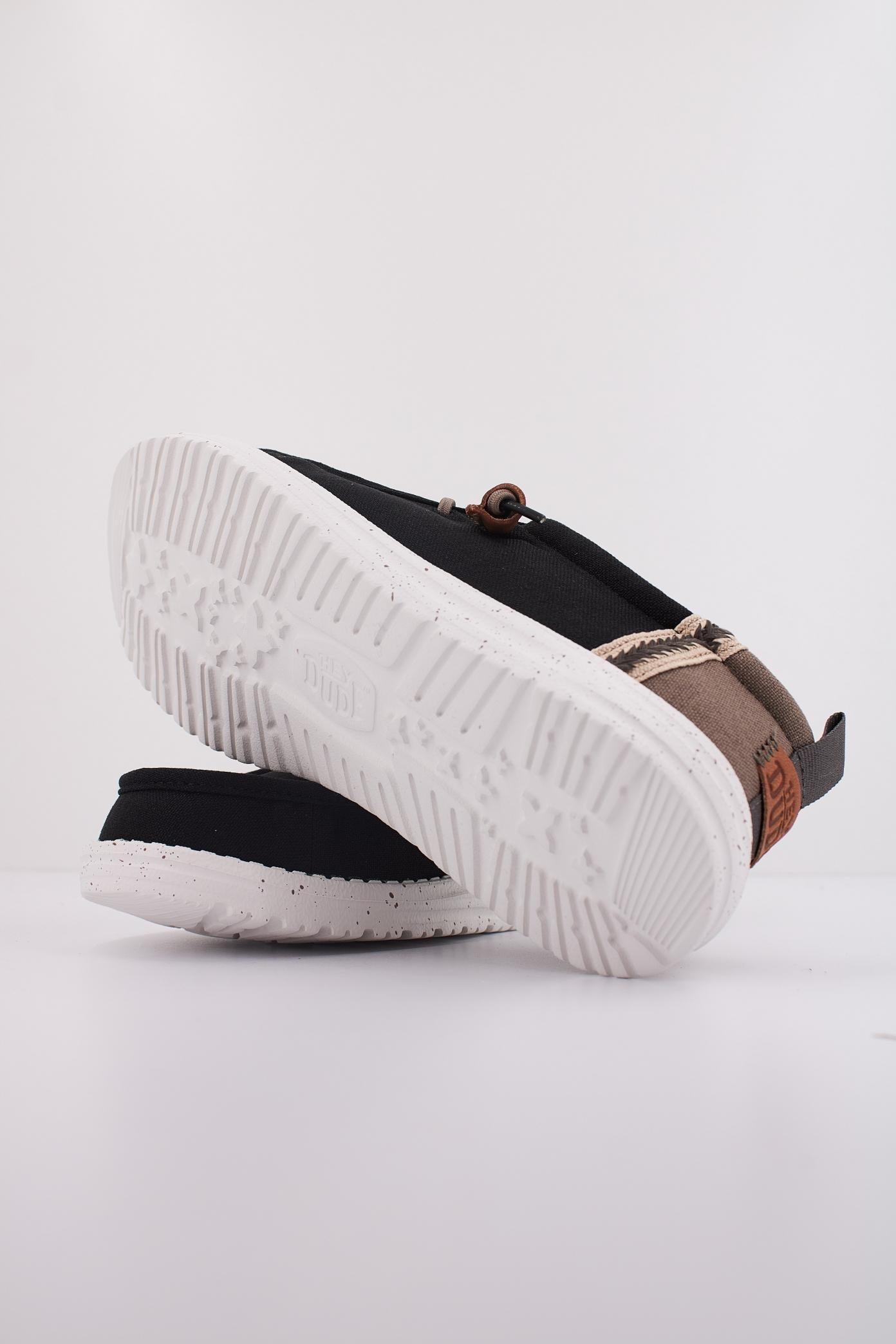 HEY DUDE WALLY SUMMER LINEN en color NEGRO  (5)