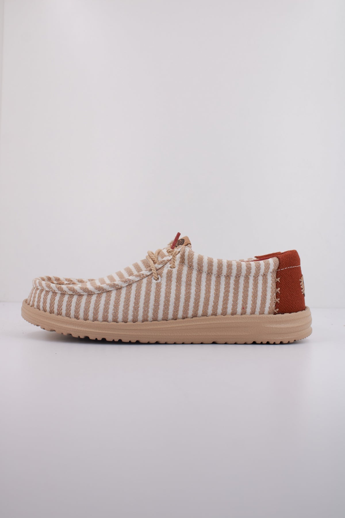 HEY DUDE WALLY RESORT en color MARRON CLARO  (1)