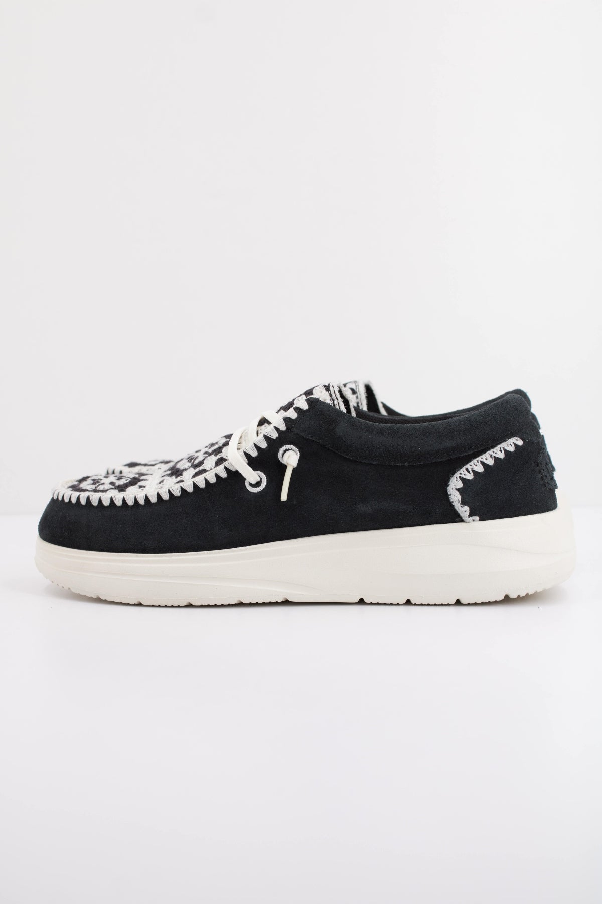 HEY DUDE WENDY COMF SUEDE CROCHET en color NEGRO  (1)