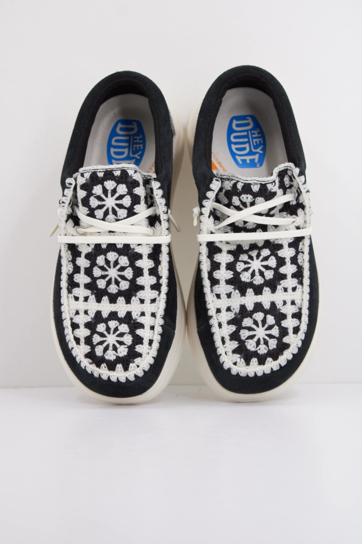 HEY DUDE WENDY COMF SUEDE CROCHET en color NEGRO  (3)