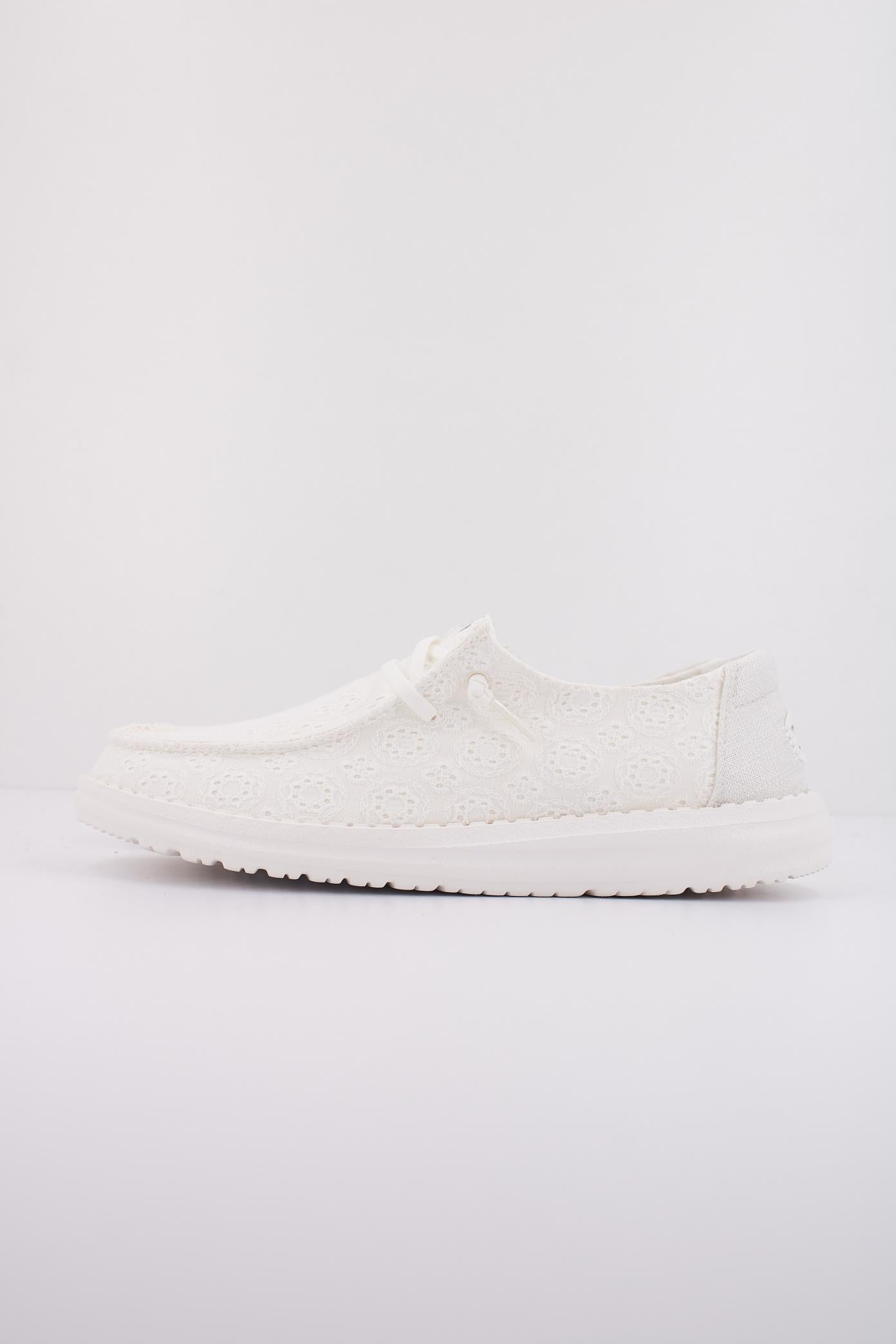 HEY DUDE WENDY EYELET LACE en color BLANCO  (1)