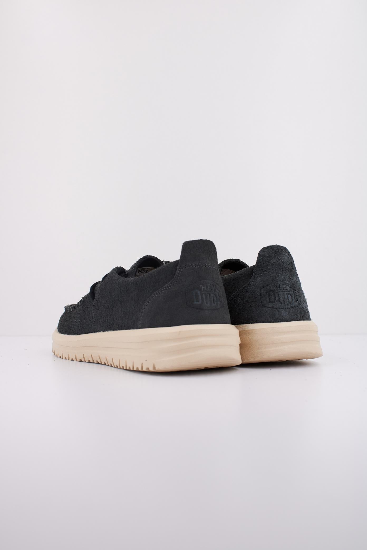 HEY DUDE  NXT MOC en color GRIS  (4)