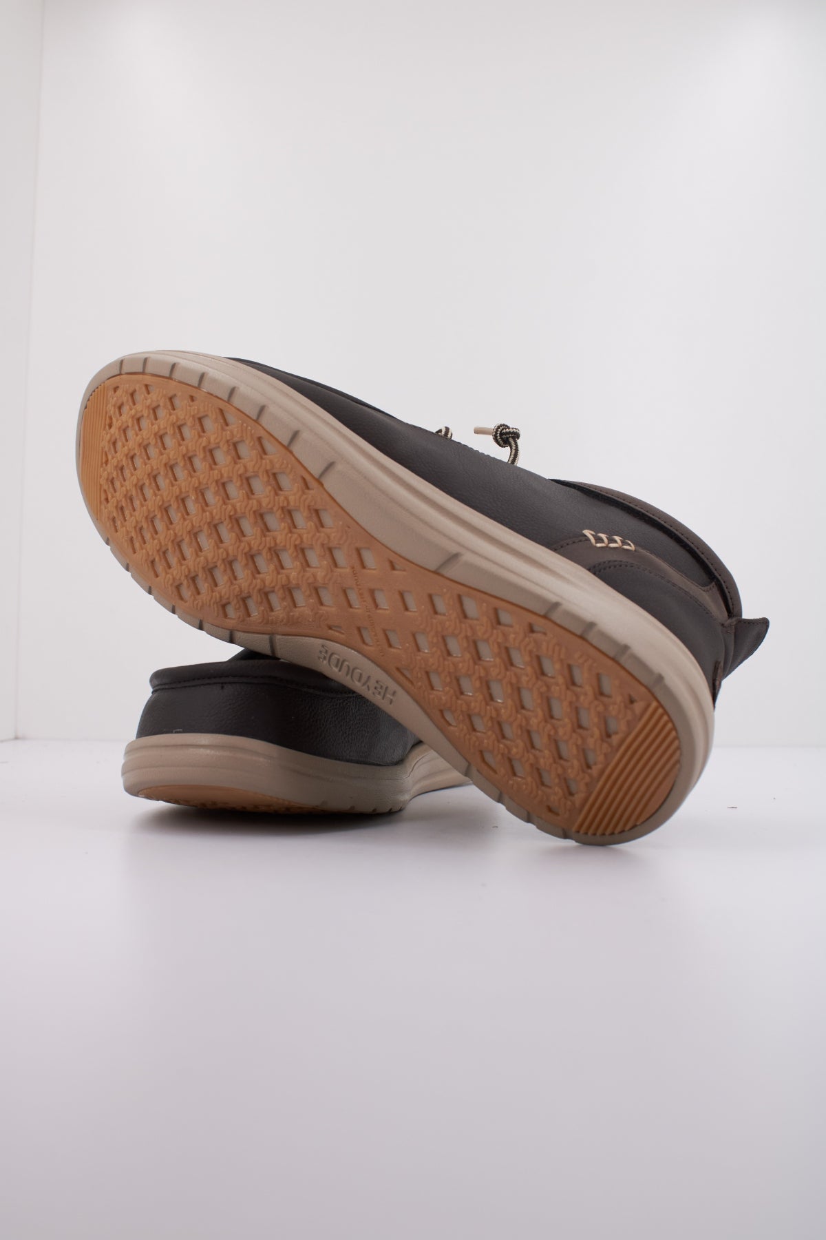 HEY DUDE WALLY MID GRIPR CLASSIC en color MARRON  (5)