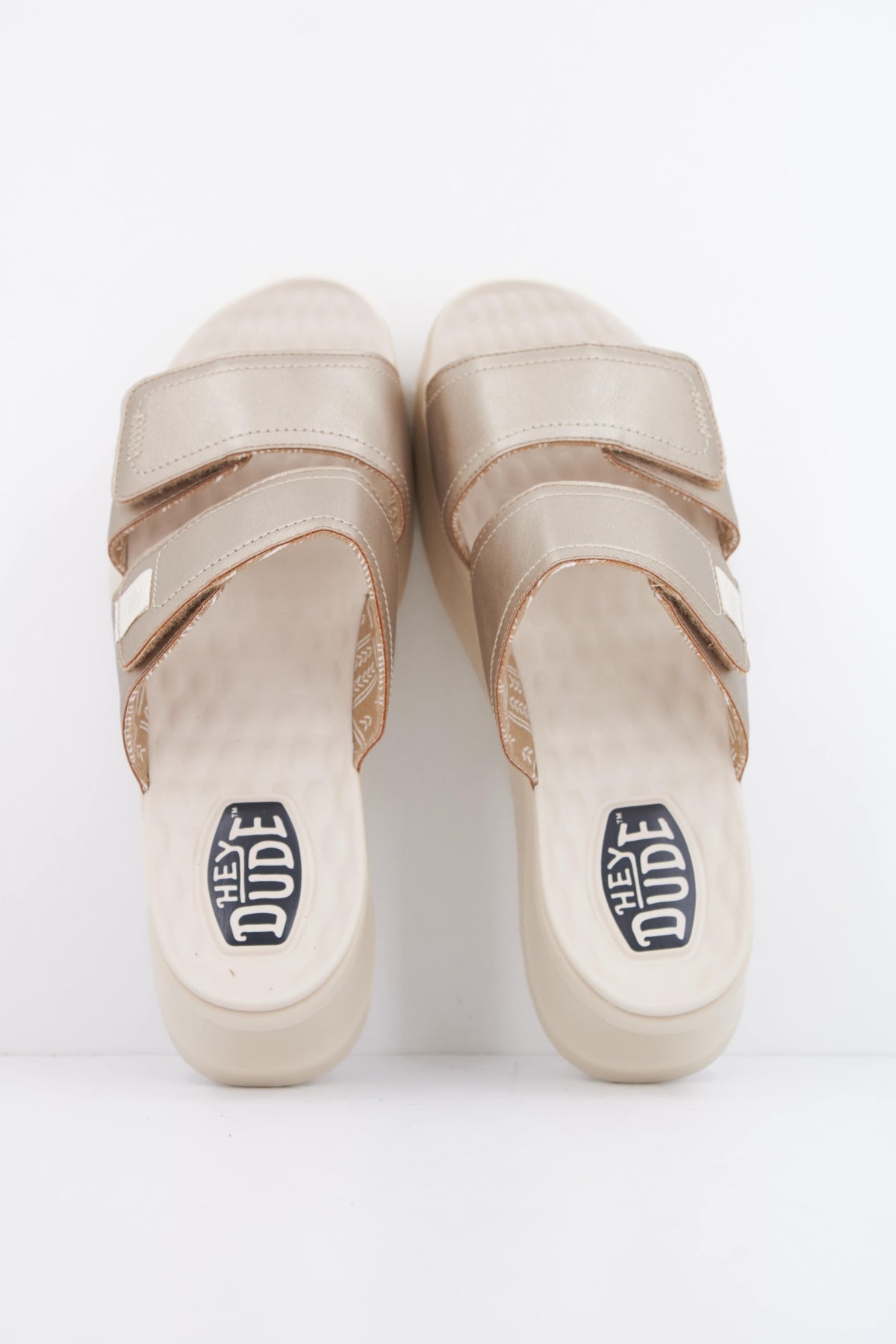 HEY DUDE DELRAY SLIDE CLASSIC en color ORO  (3)