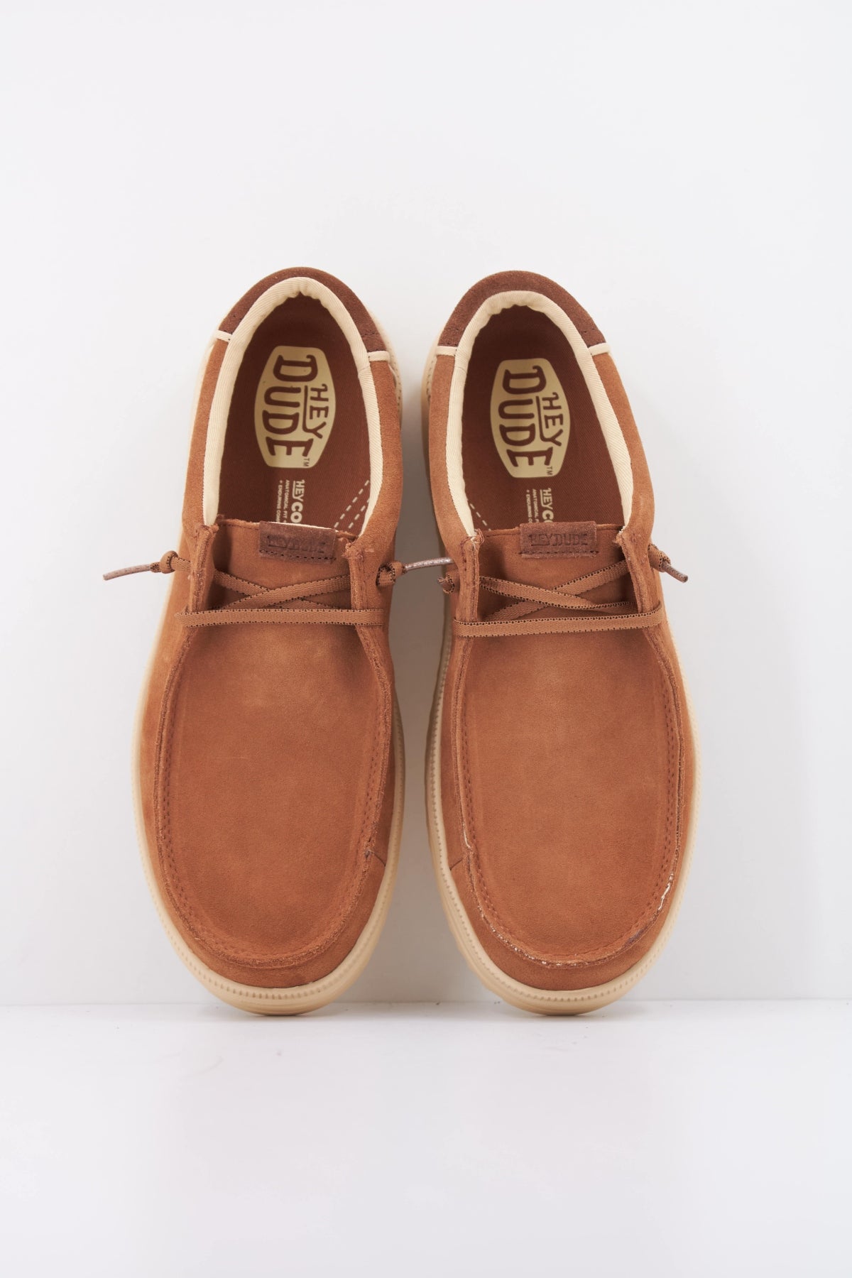 HEY DUDE HD REV SUEDE en color MARRON CLARO  (3)