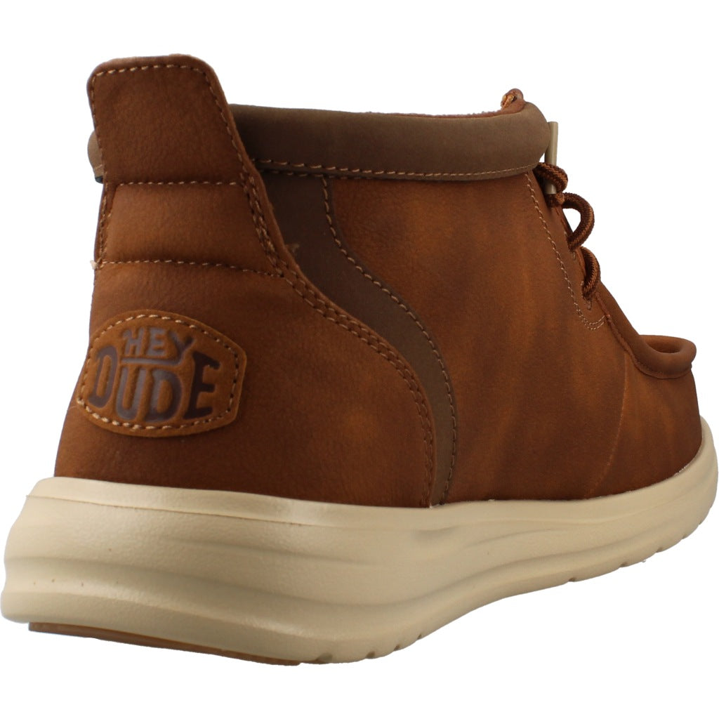 HEY DUDE HD WALLY MID GRIPR CLASSIC, en color MARRON CLARO  (3)