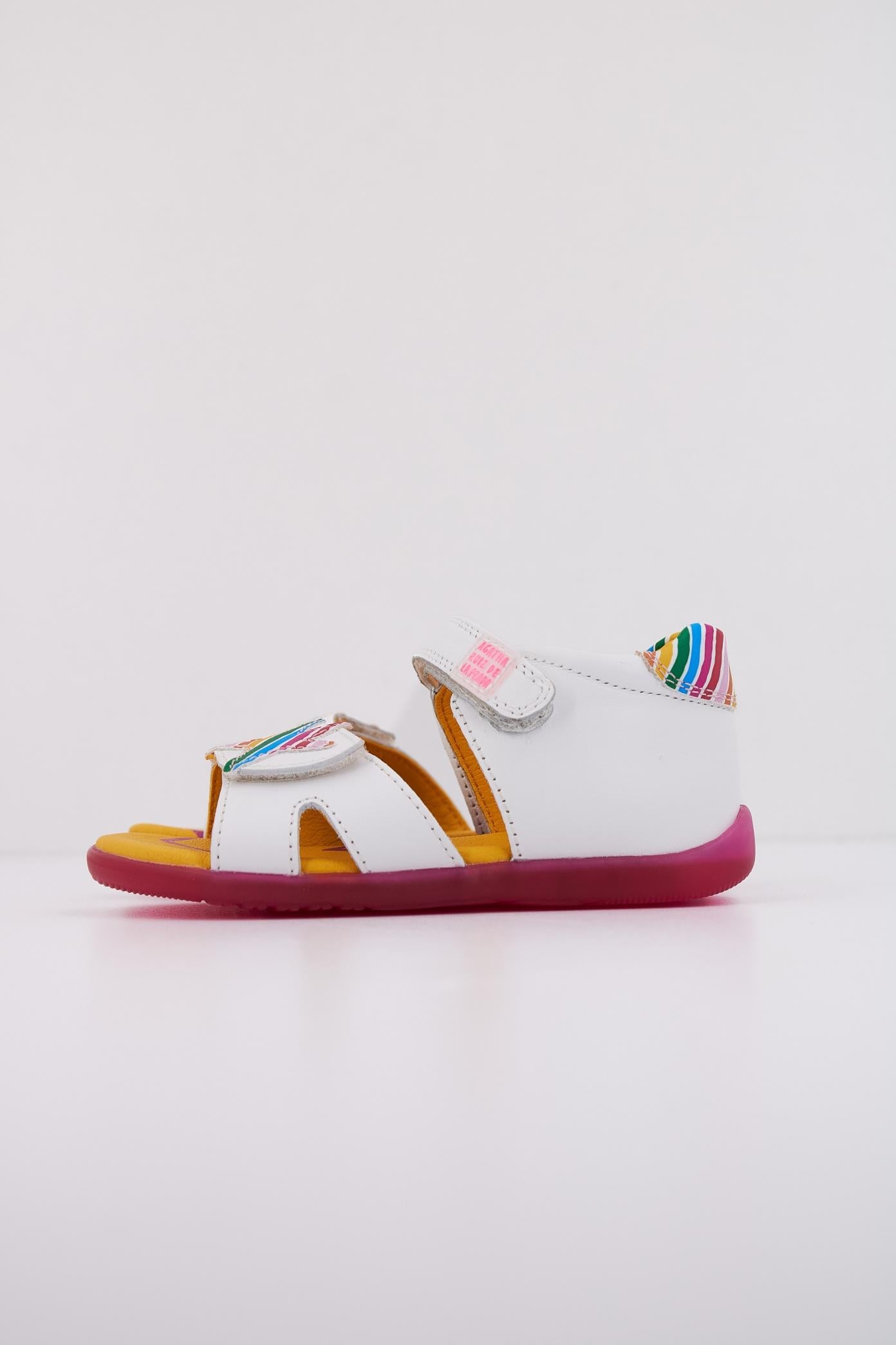 AGATHA RUIZ DE LA PRADA A en color BLANCO  (1)