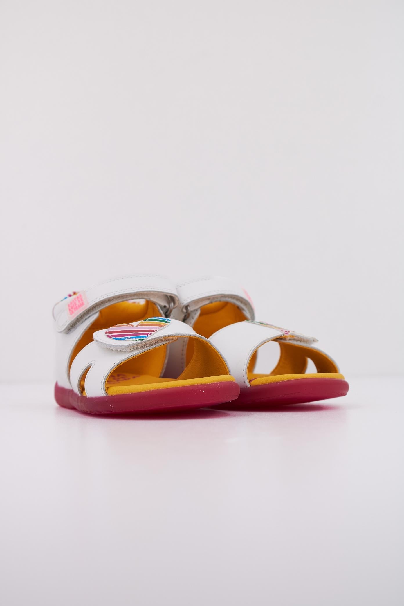 AGATHA RUIZ DE LA PRADA A en color BLANCO  (2)
