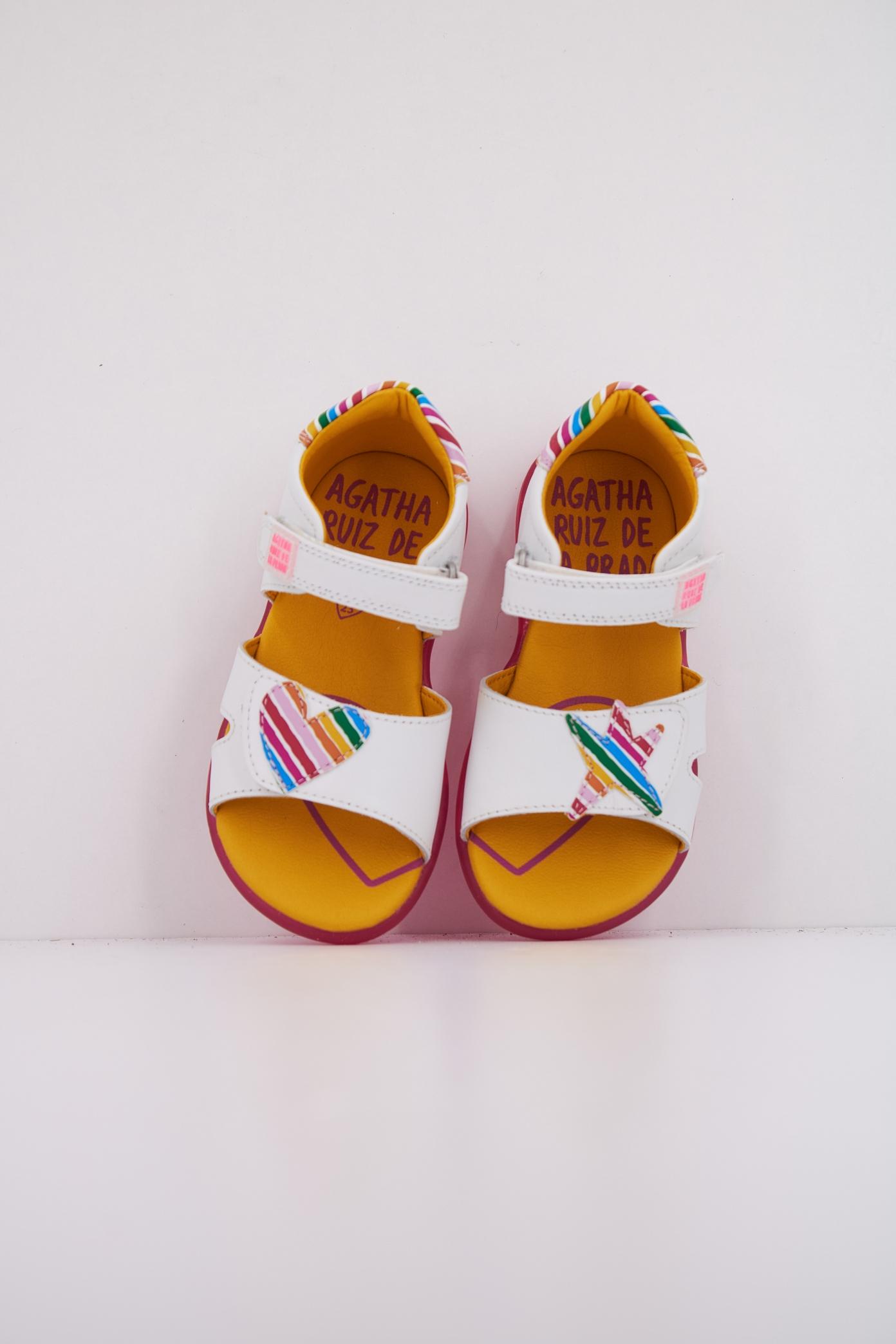 AGATHA RUIZ DE LA PRADA A en color BLANCO  (3)
