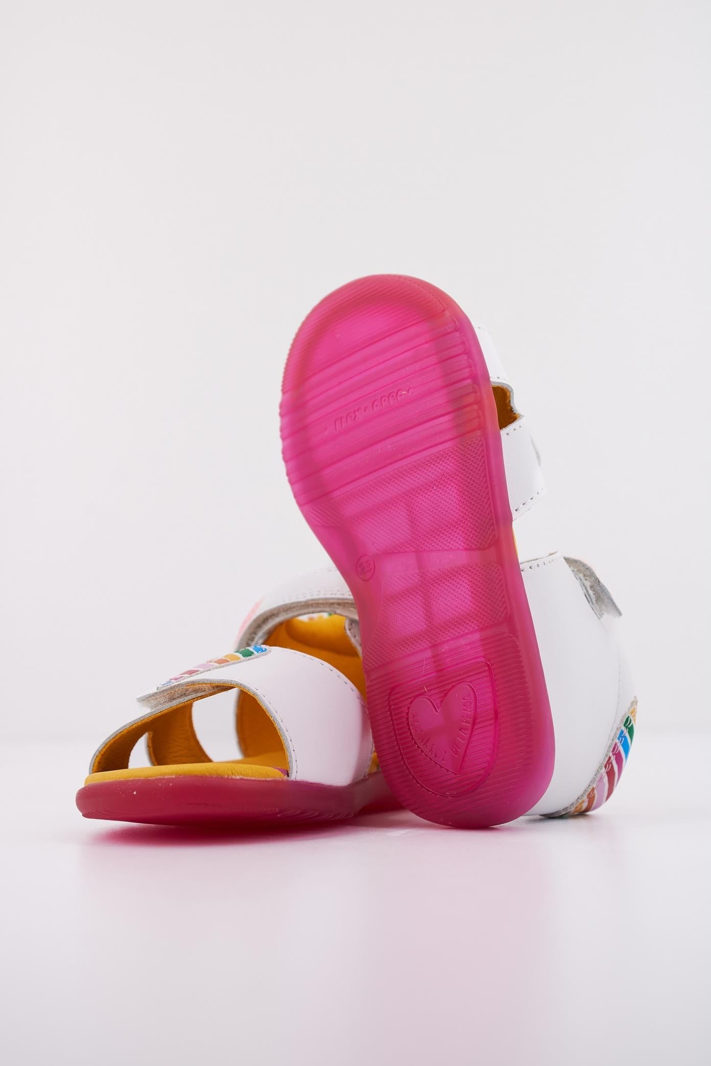 AGATHA RUIZ DE LA PRADA A en color BLANCO  (5)
