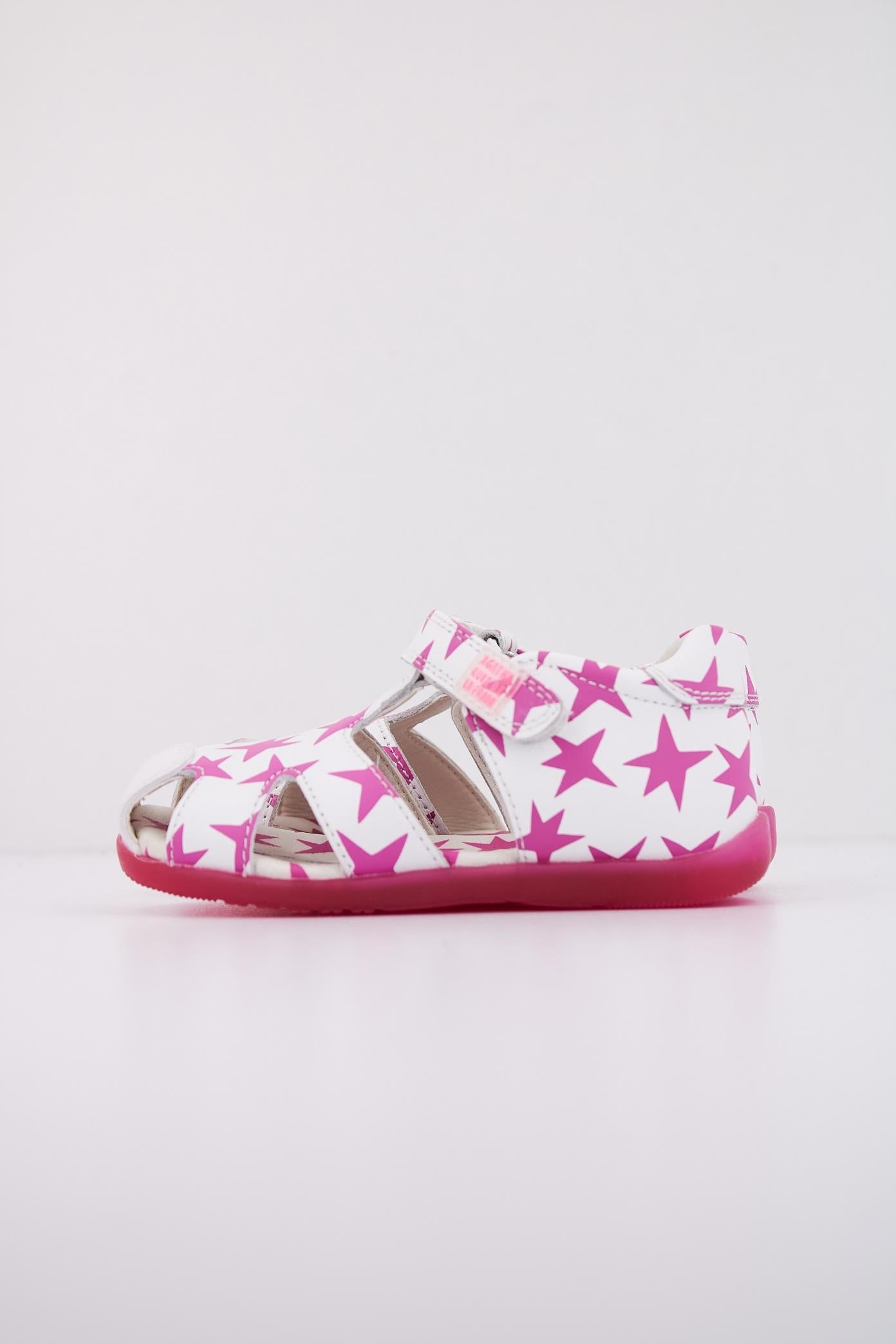 AGATHA RUIZ DE LA PRADA A en color BLANCO  (1)