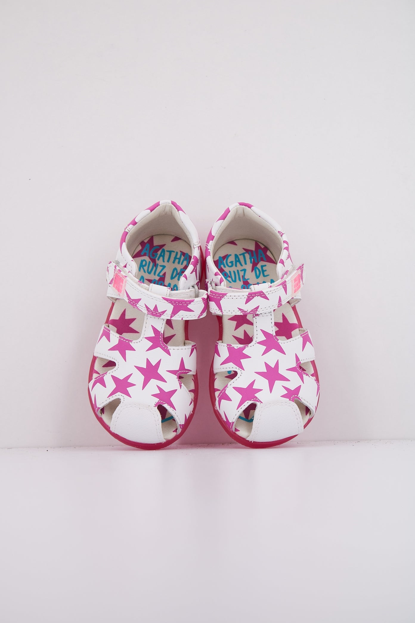 AGATHA RUIZ DE LA PRADA A en color BLANCO  (3)