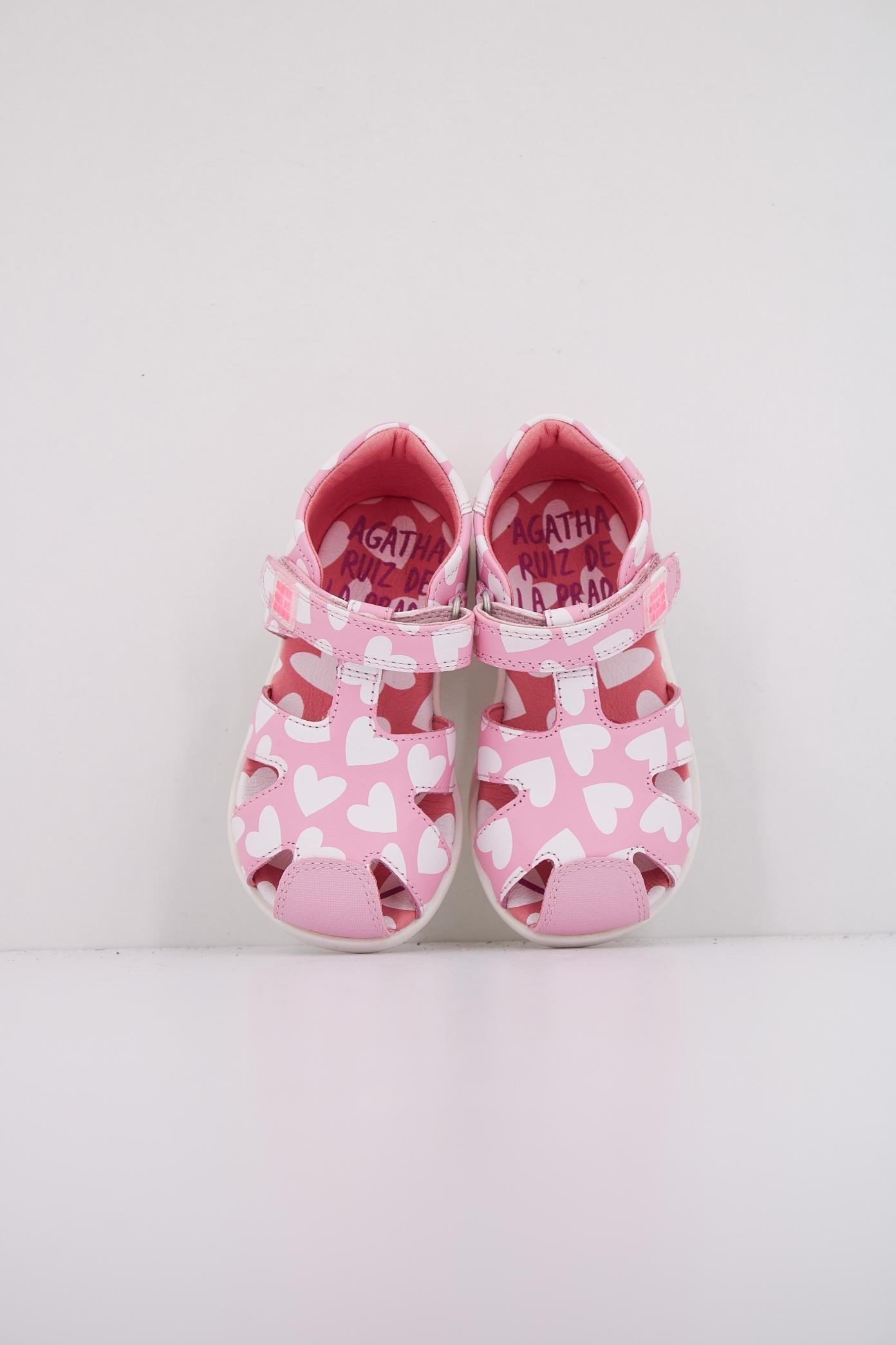 AGATHA RUIZ DE LA PRADA A en color ROSA  (3)
