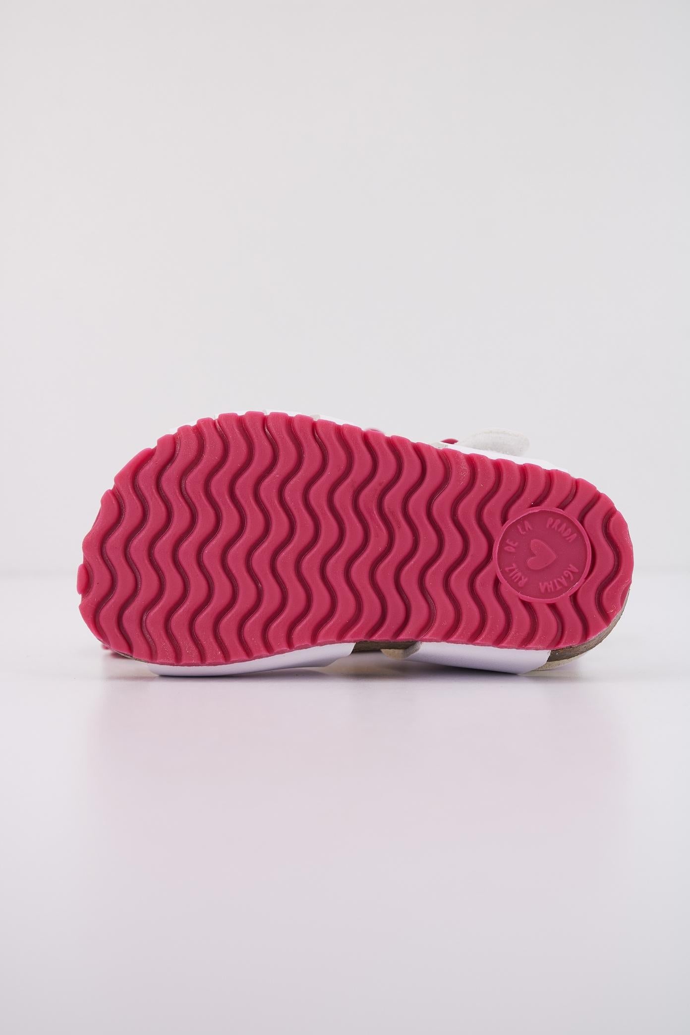 AGATHA RUIZ DE LA PRADA A en color BLANCO  (5)