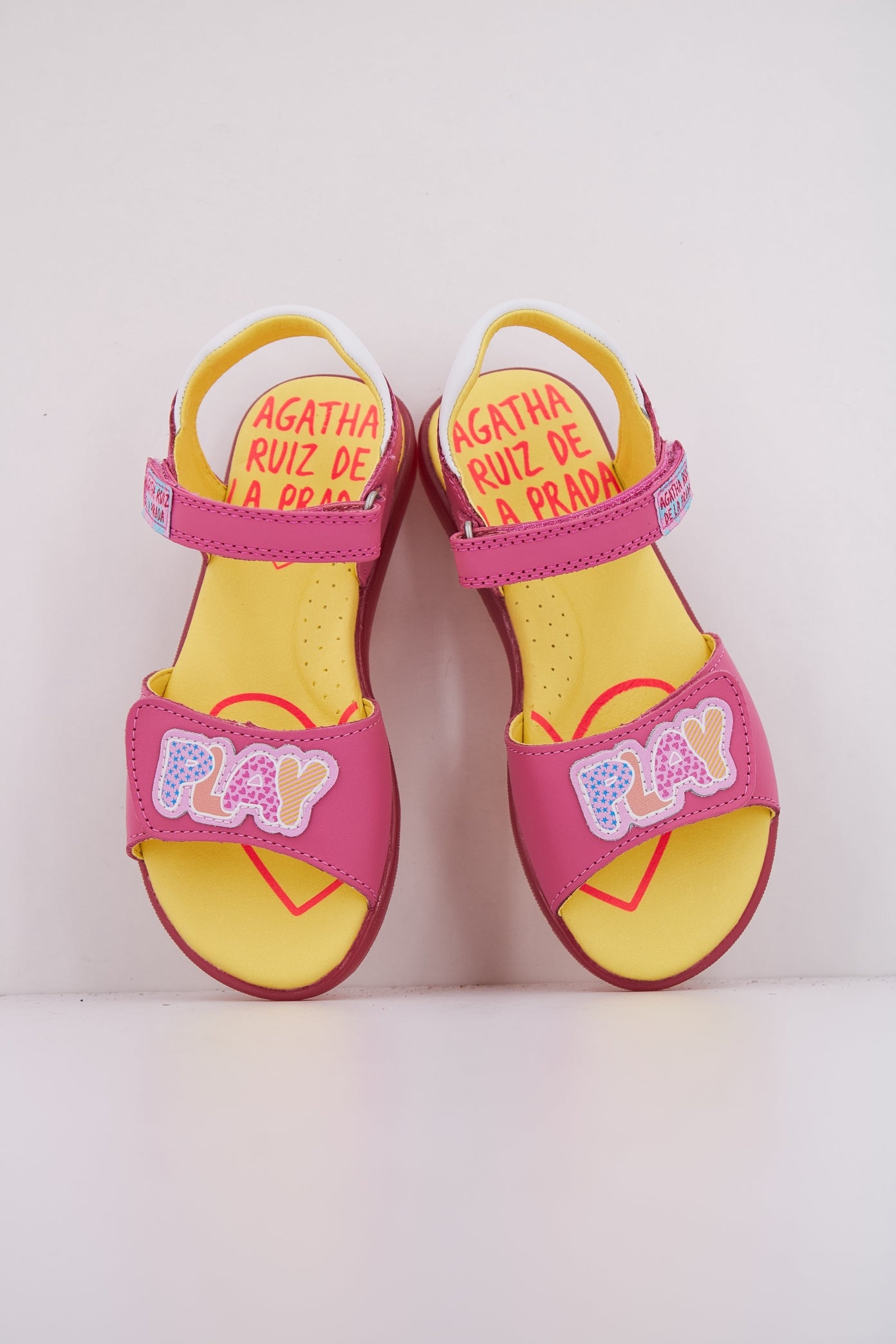 AGATHA RUIZ DE LA PRADA A en color ROSA  (3)