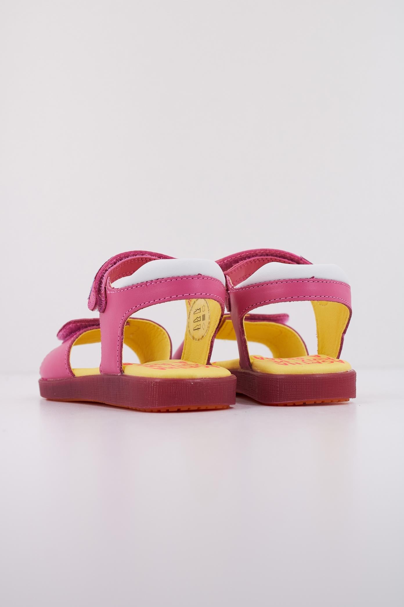 AGATHA RUIZ DE LA PRADA A en color ROSA  (4)