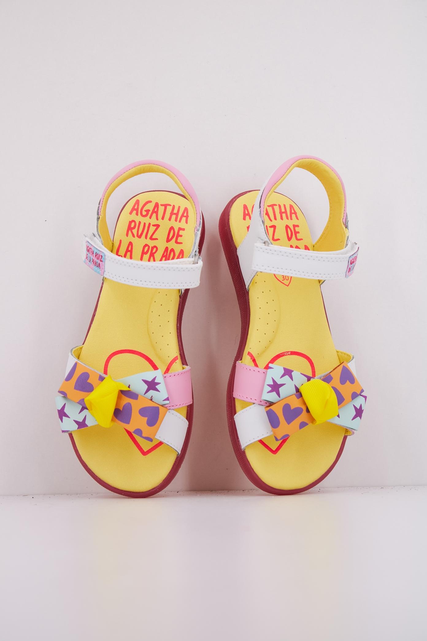 AGATHA RUIZ DE LA PRADA A en color BLANCO  (3)